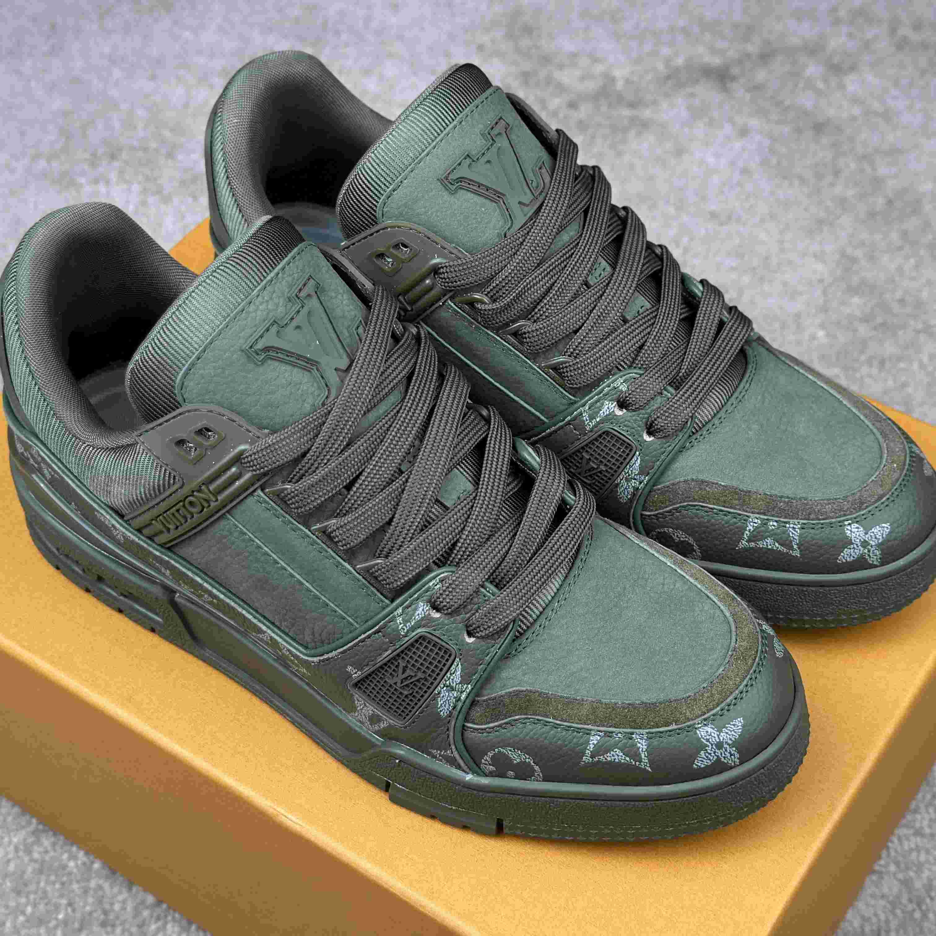 Louis Vuitton LV Trainer Sneaker       1AH995 - EUR FASHION