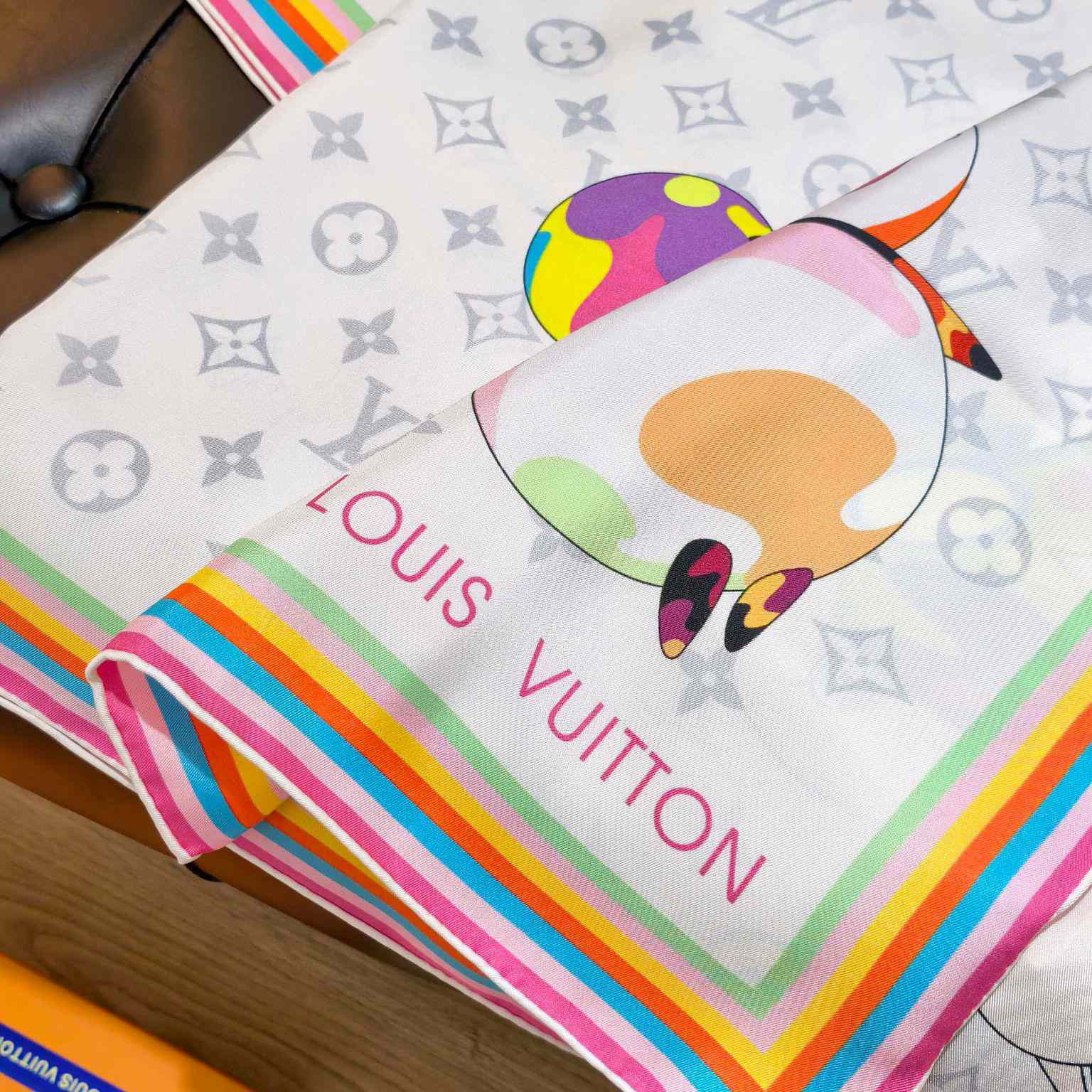 Louis Vuitton LV x TM Monogram Superflat Characters Square 90    - EUR FASHION