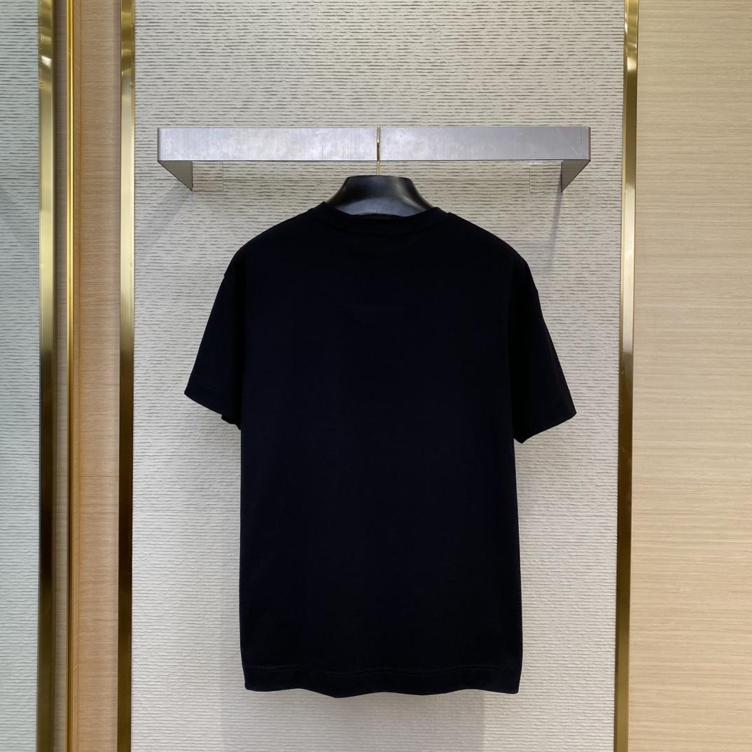 Givenchy T-shirt In Cotton With GIVENCHY Medallion - EUR FASHION