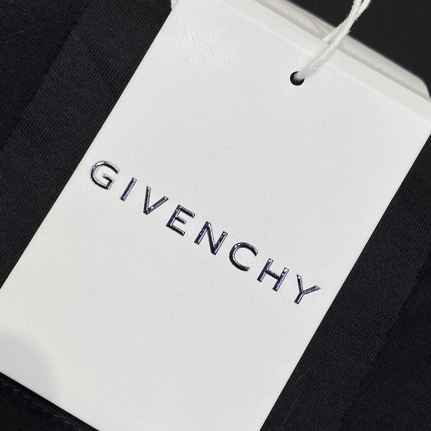 Givenchy T-shirt In Cotton With GIVENCHY Medallion - EUR FASHION