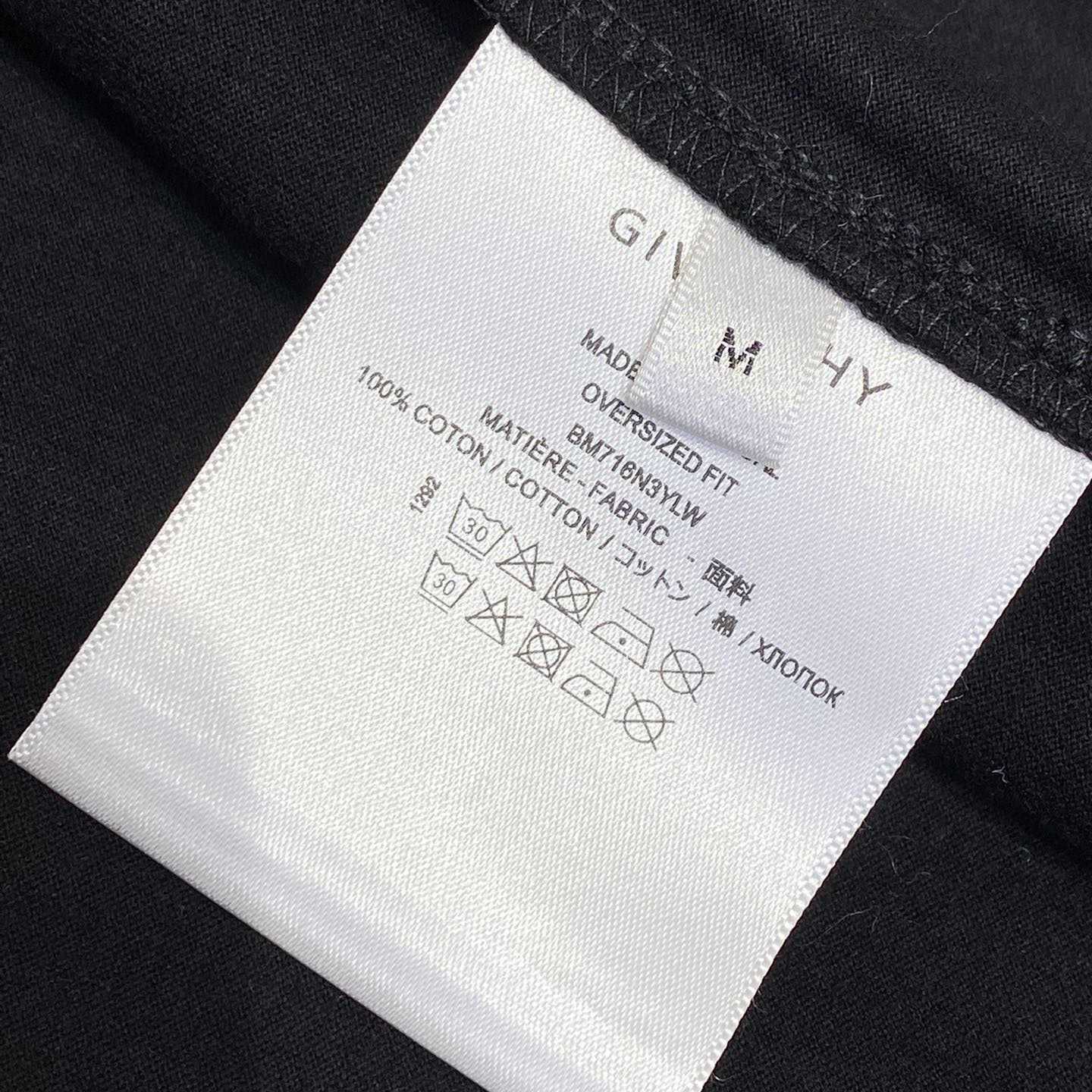 Givenchy T-shirt In Cotton With GIVENCHY Medallion - EUR FASHION