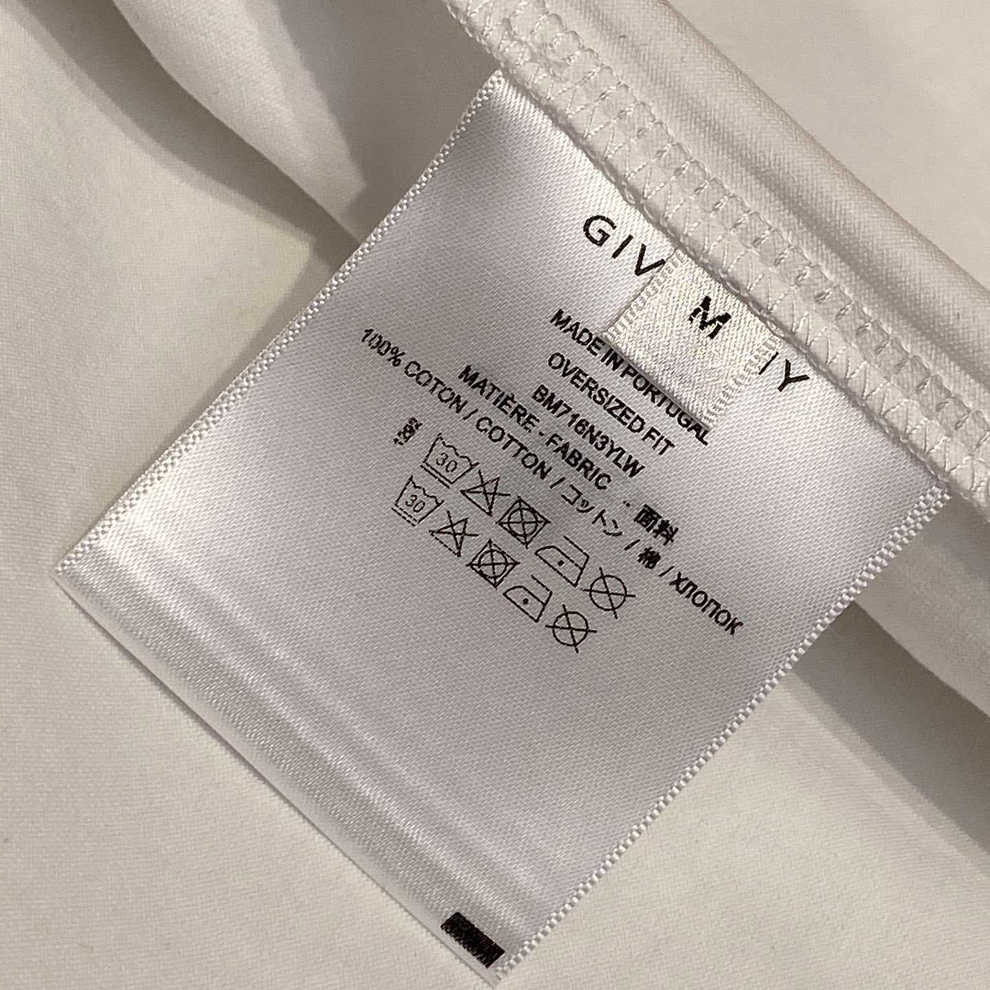 Givenchy Reverse t-shirt in cotton with Hubert objects - EUR FASHION