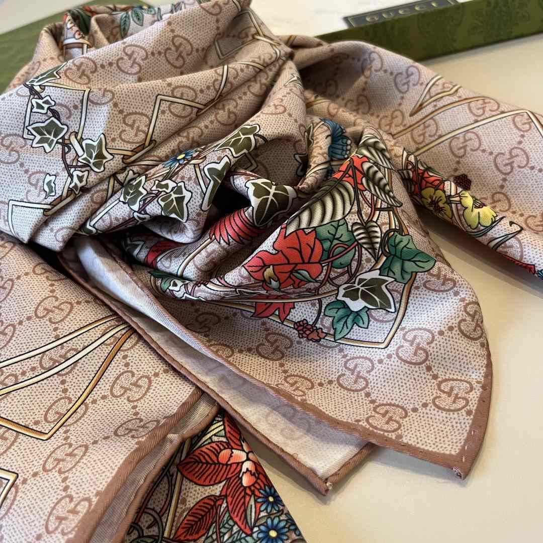 Gucci Printed Silk Carré - EUR FASHION