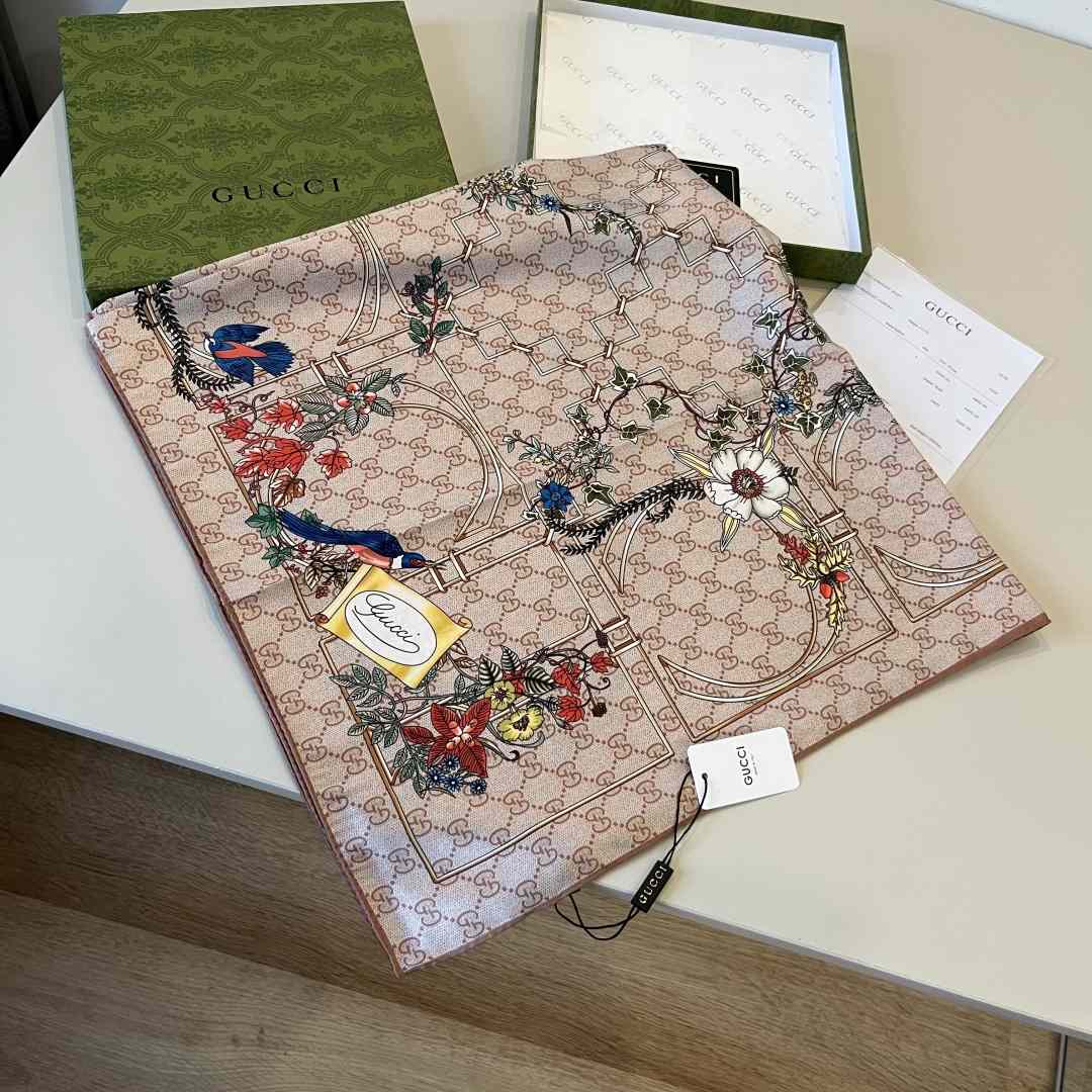 Gucci Printed Silk Carré - EUR FASHION
