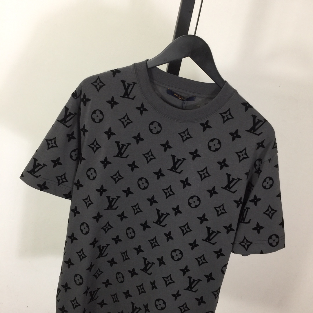 Louis Vuitton Monogram T-shirt - EUR FASHION