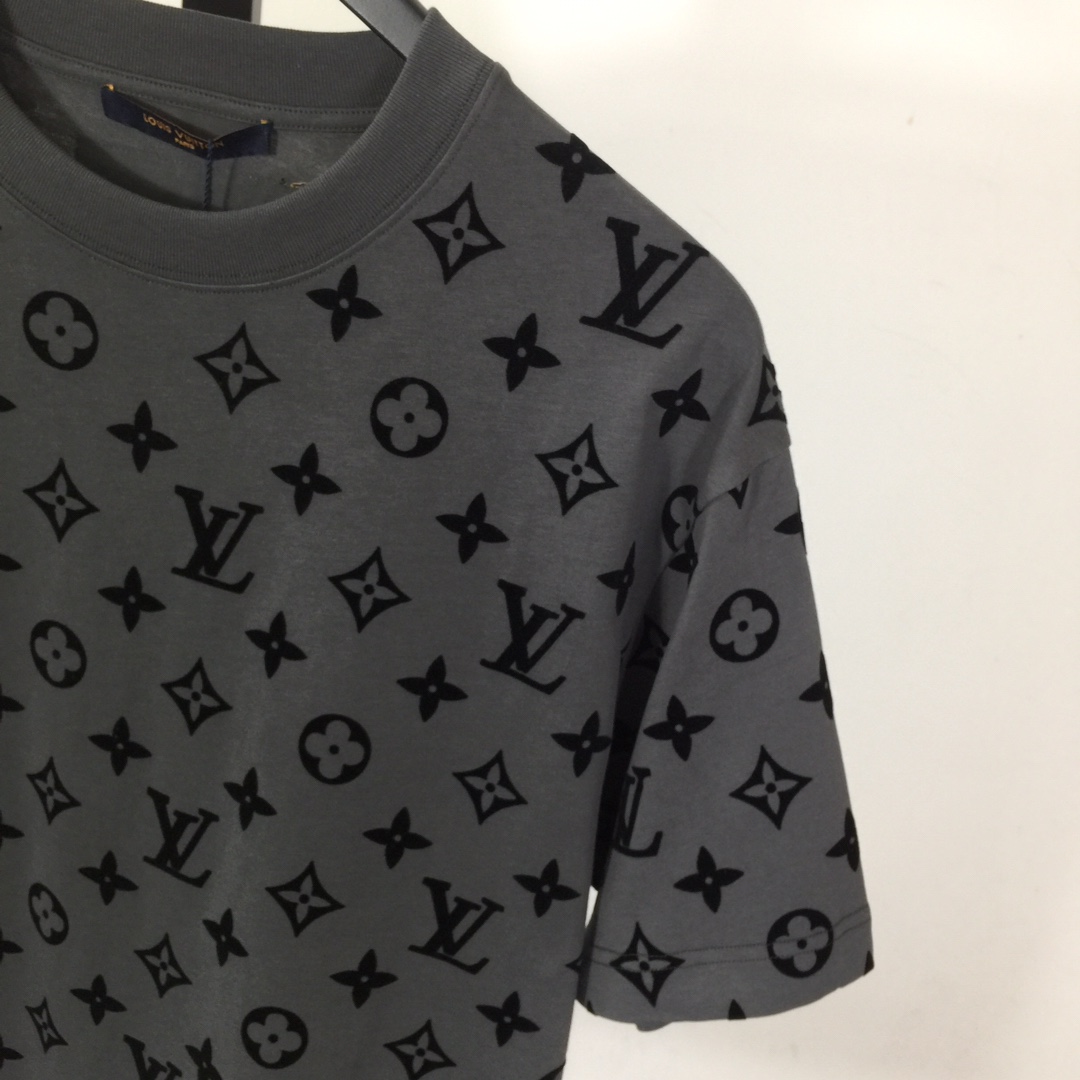 Louis Vuitton Monogram T-shirt - EUR FASHION