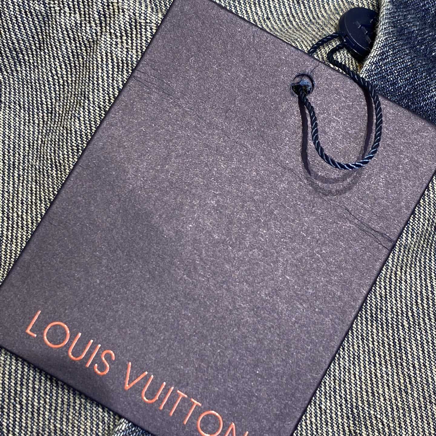 Louis Vuitton Sunfaded Effect Denim Long-Sleeved Shirt   1AHCI4 - EUR FASHION