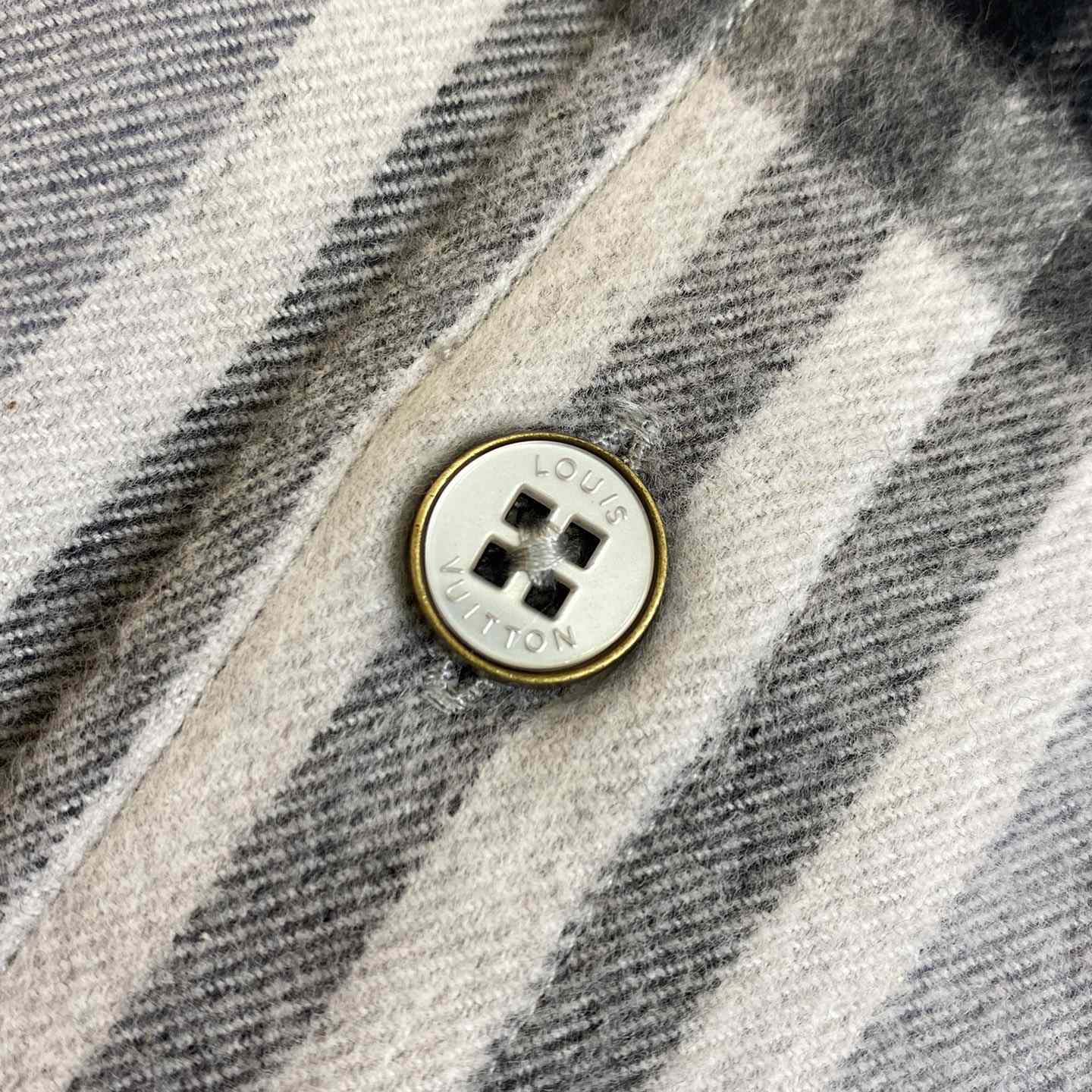 Louis Vuitton Long-Sleeved Cotton Flannel Shirt  1AFXST - EUR FASHION