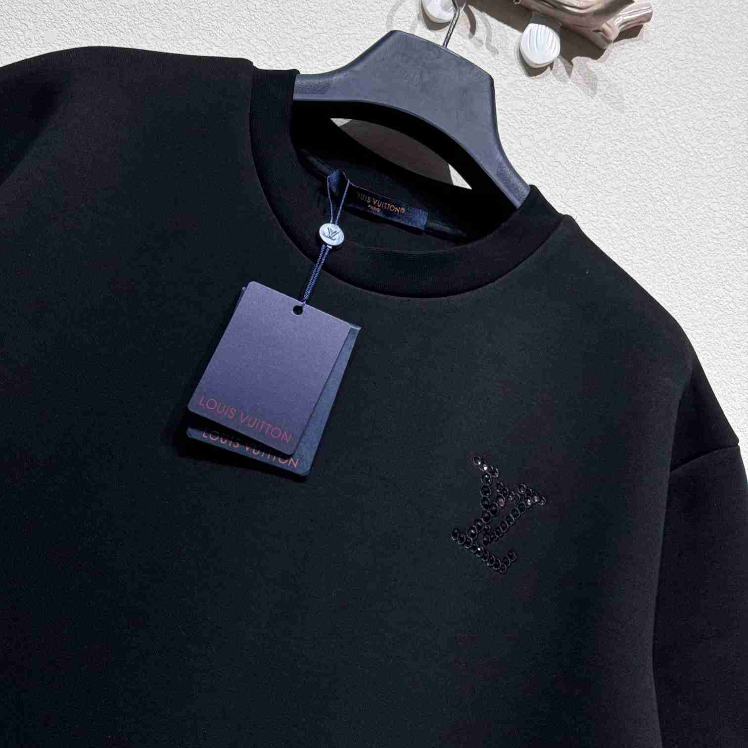 Louis Vuitton LV Embellished Jersey T-Shirt  1AGTT1 - EUR FASHION