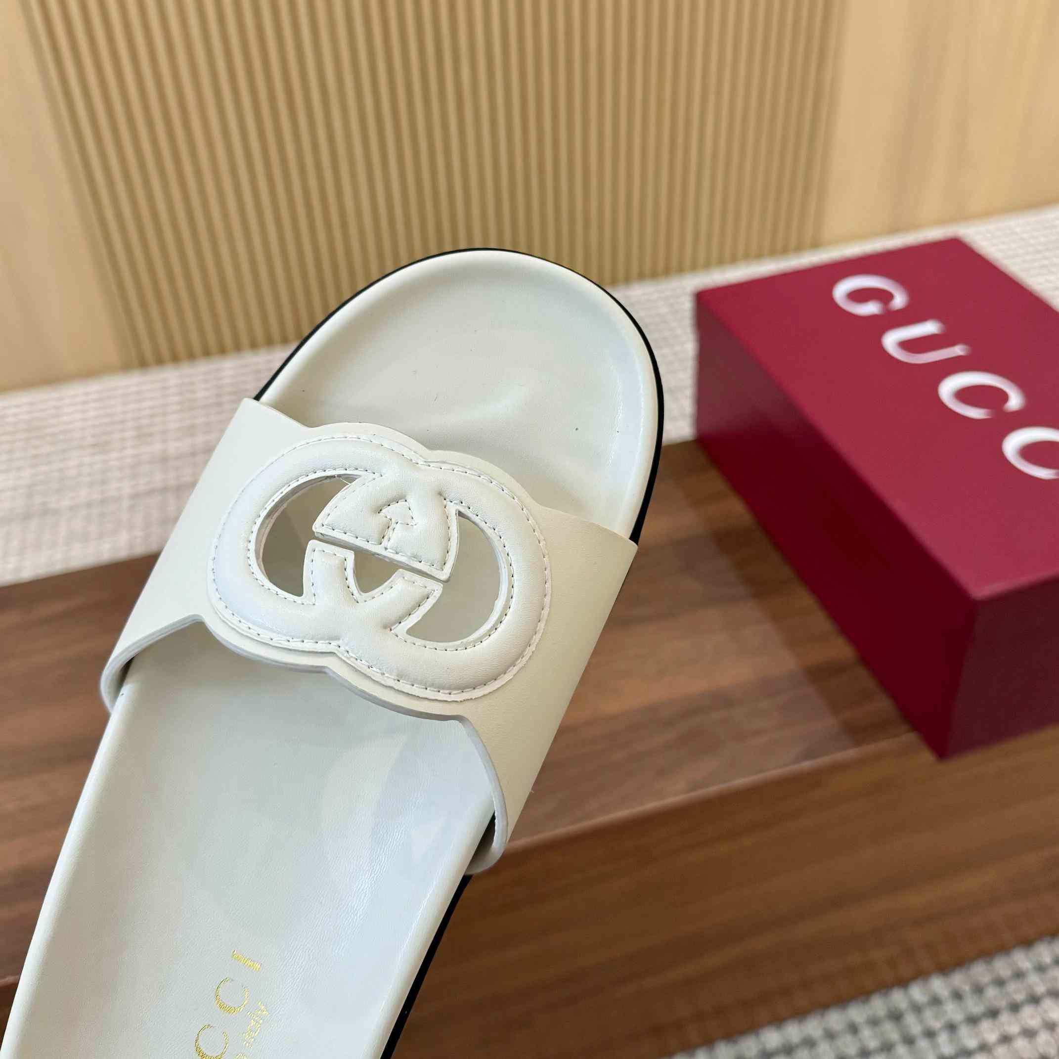 Gucci Women's Interlocking G Slide Sandal - EUR FASHION