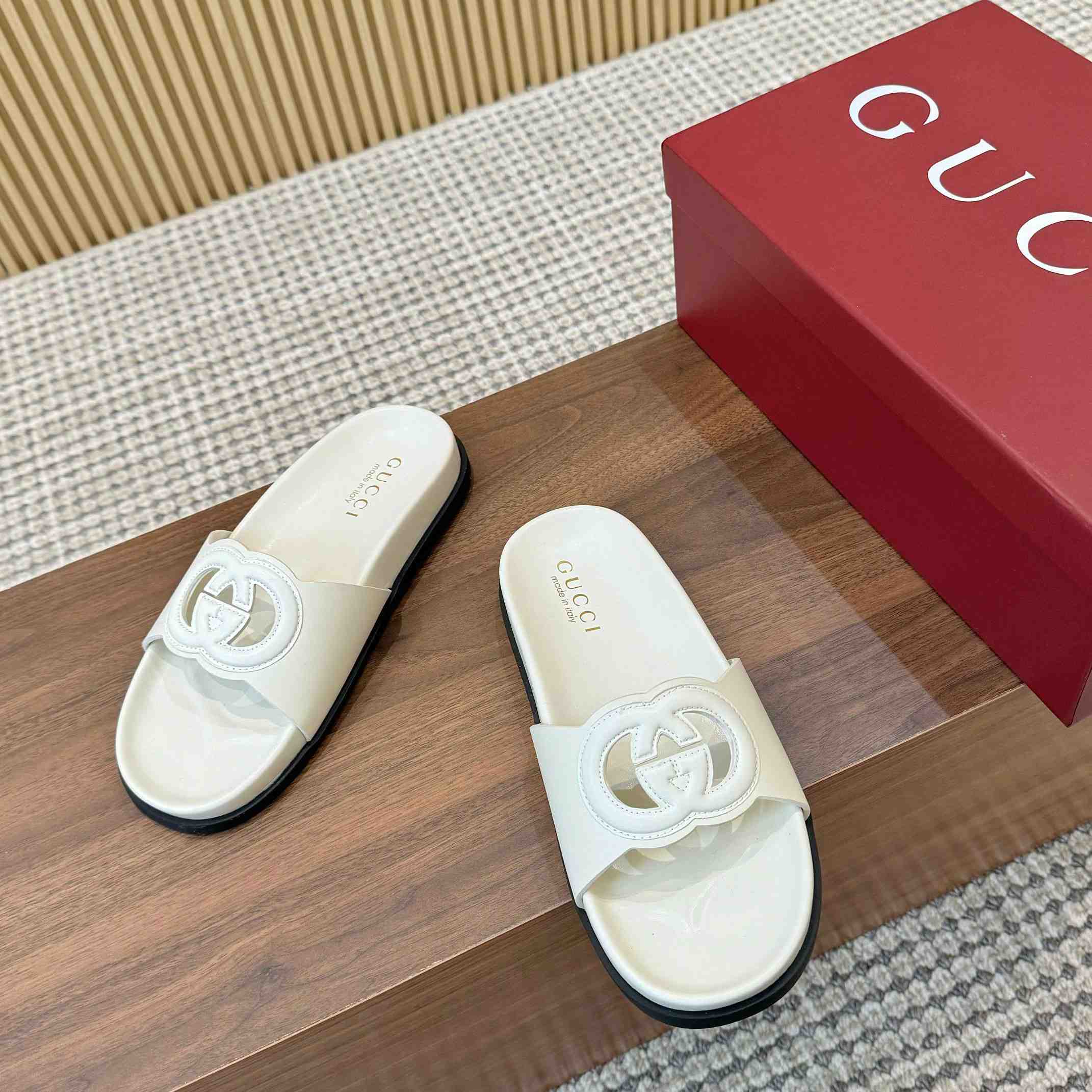 Gucci Women's Interlocking G Slide Sandal - EUR FASHION