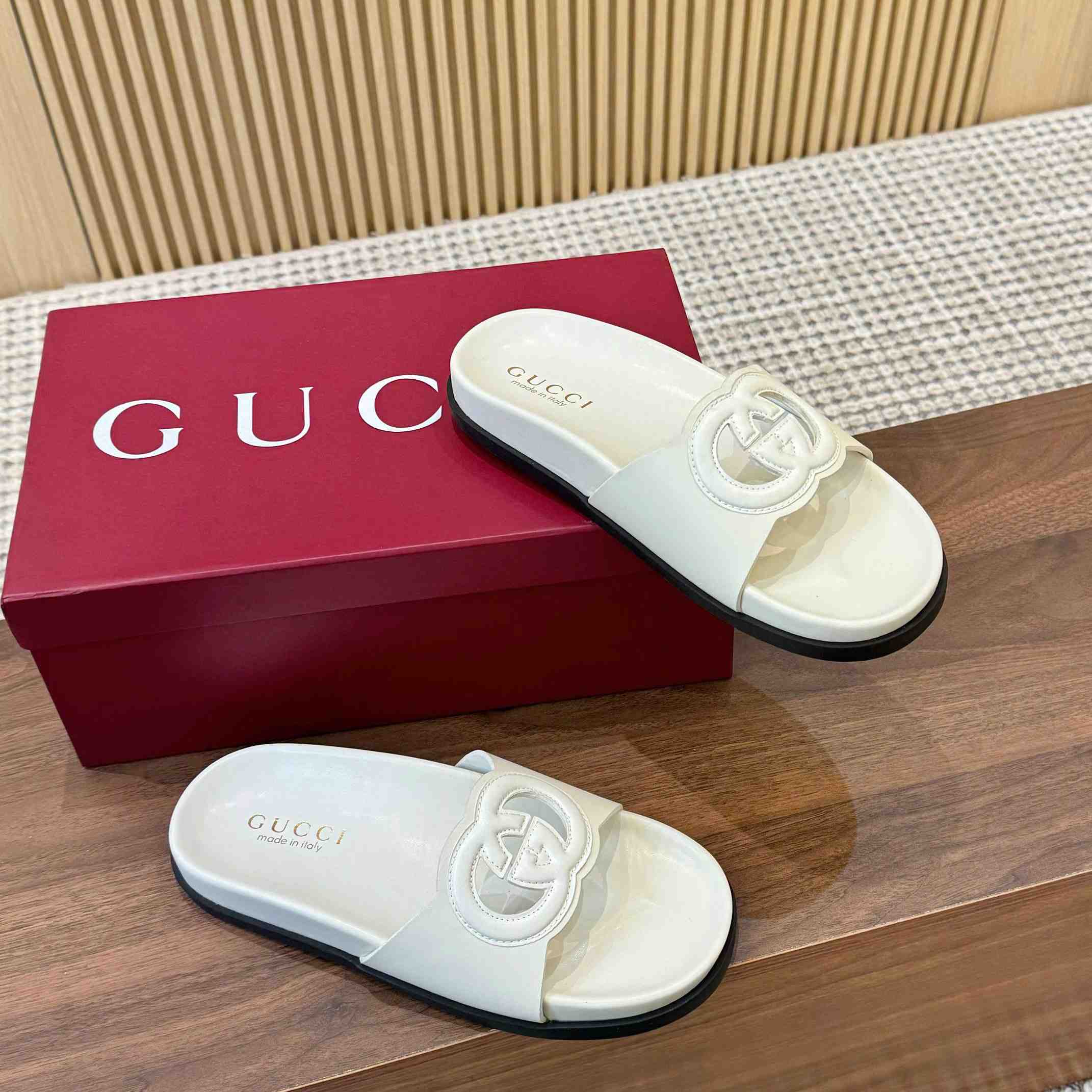Gucci Women's Interlocking G Slide Sandal - EUR FASHION