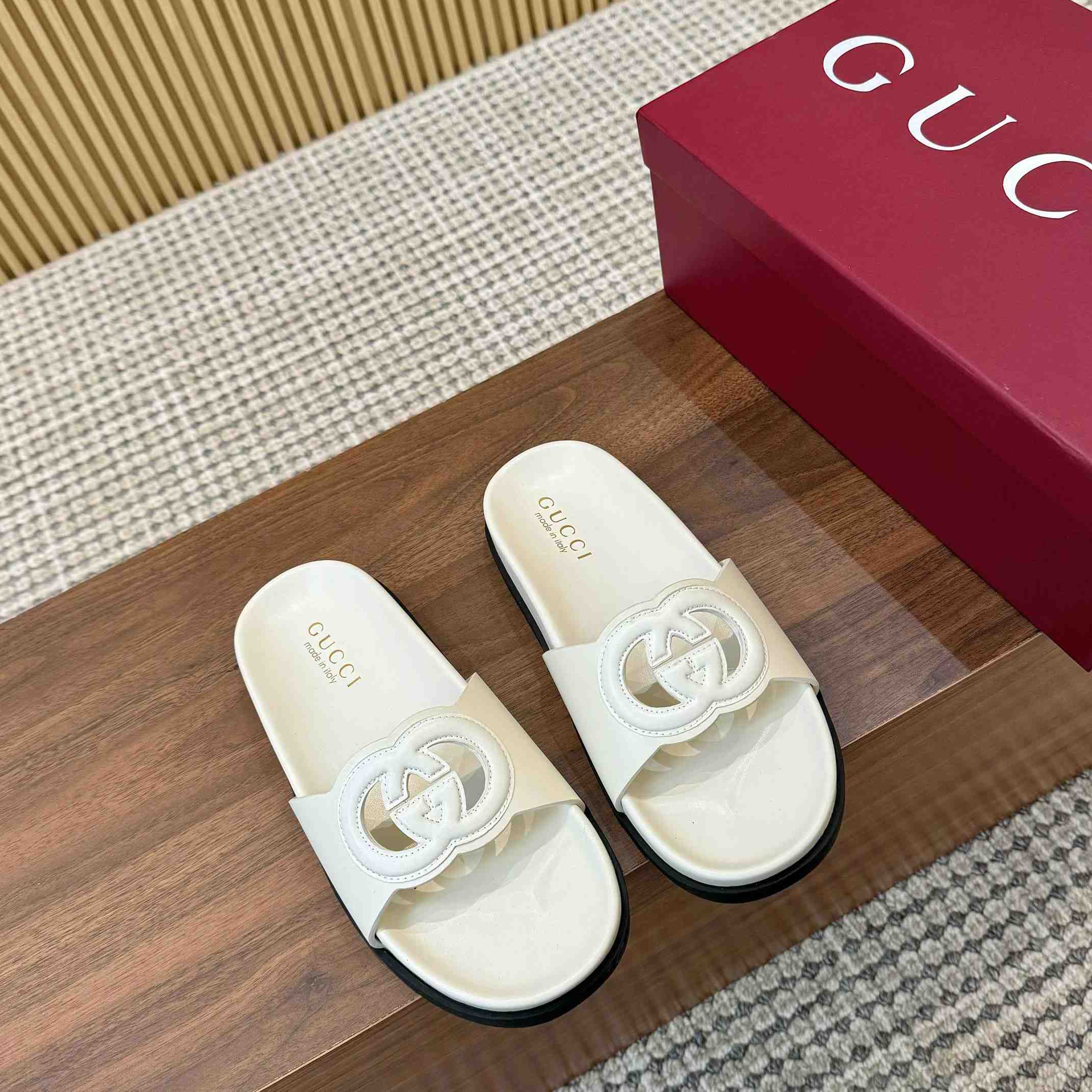 Gucci Women's Interlocking G Slide Sandal - EUR FASHION