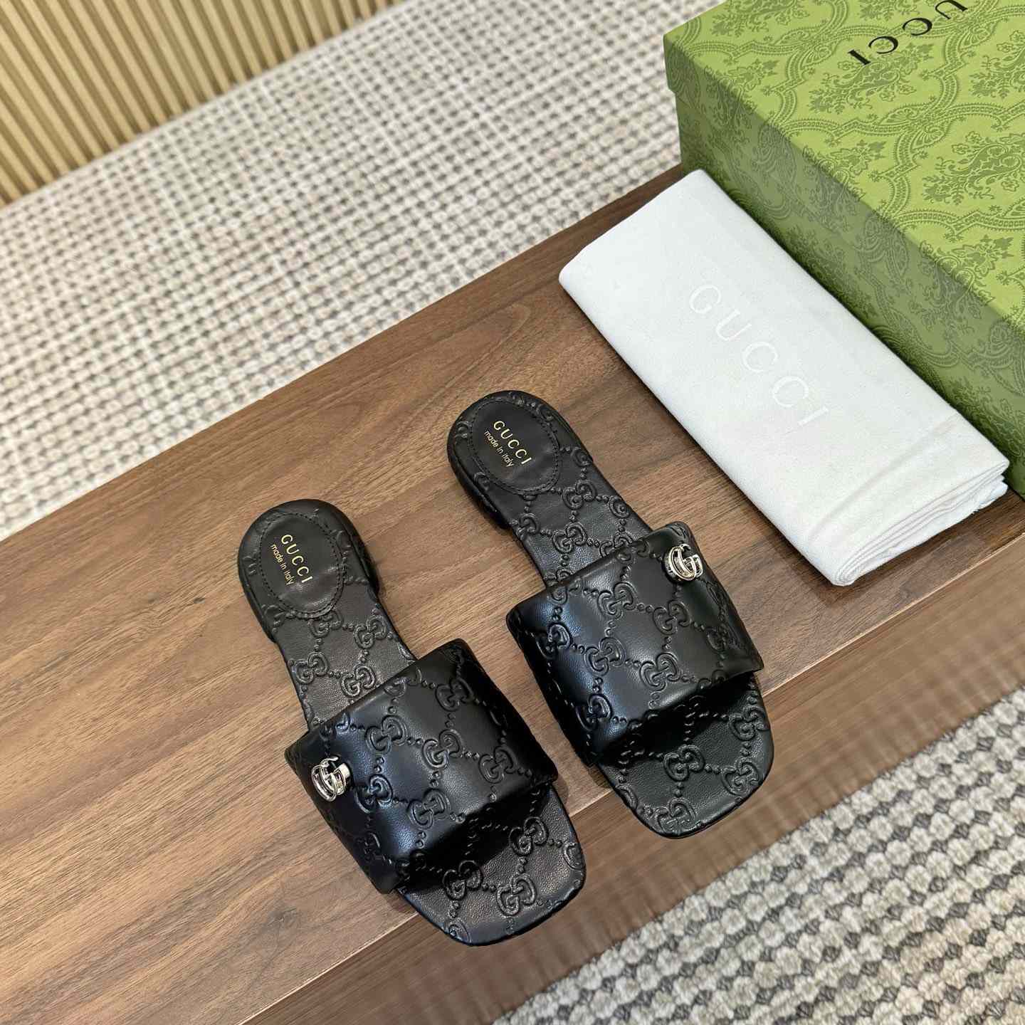 Gucci Women's Slide Sandal With Double G - EUR FASHION