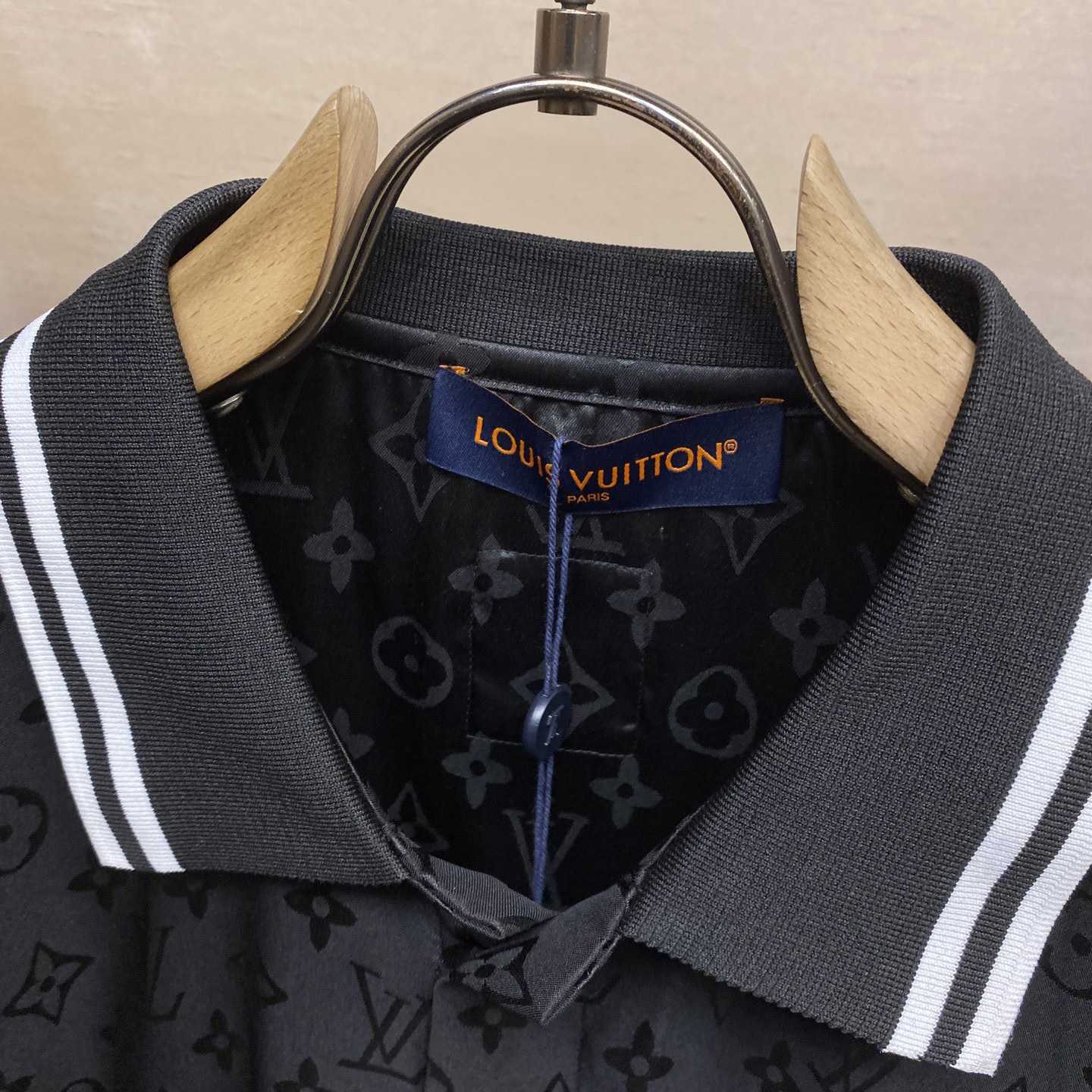 Louis Vuitton Monogram Moire Jacquard Short-Sleeved Silk Shirt   1AGTP7 - EUR FASHION