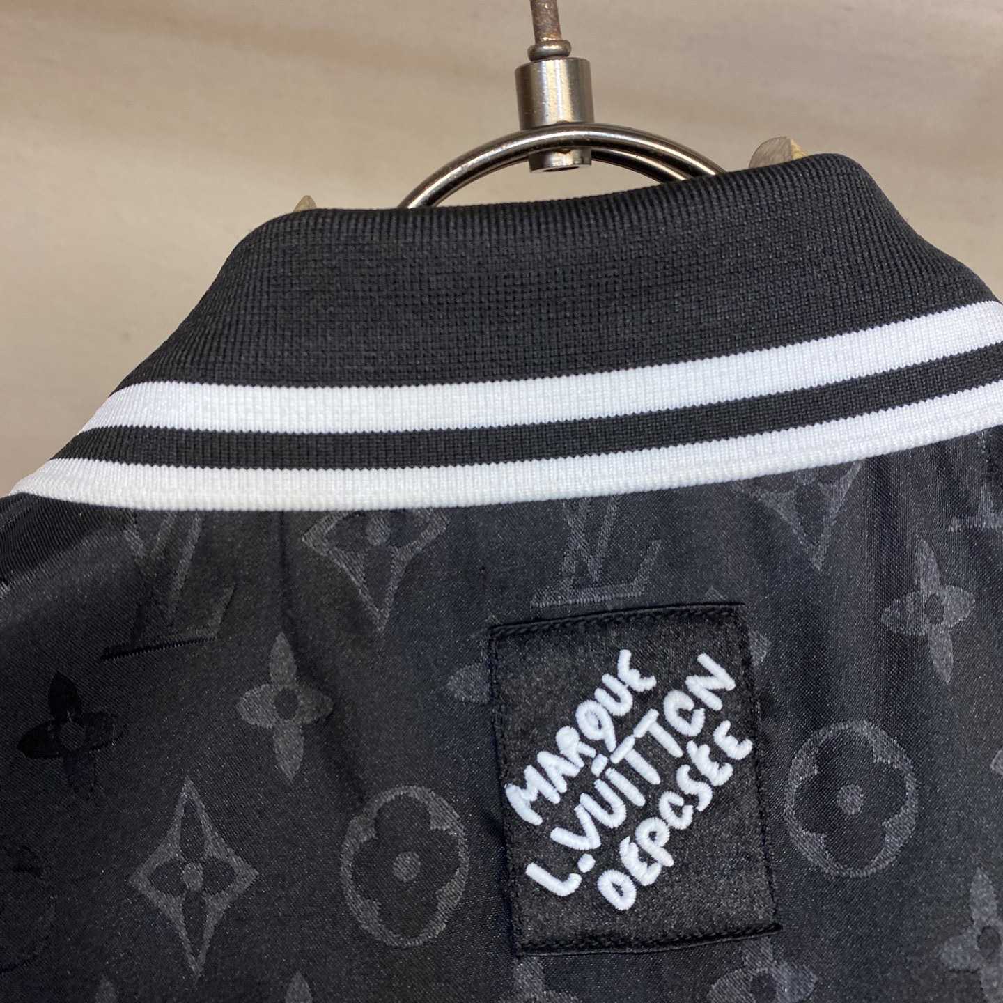 Louis Vuitton Monogram Moire Jacquard Short-Sleeved Silk Shirt   1AGTP7 - EUR FASHION