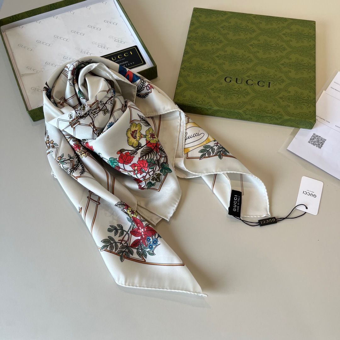 Gucci Printed Silk Twill Carré - EUR FASHION