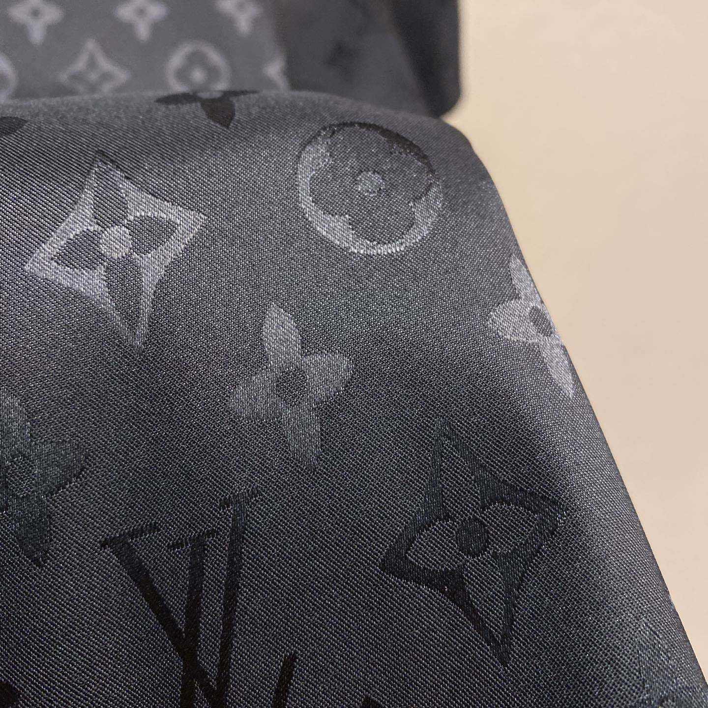 Louis Vuitton Monogram Moire Jacquard Short-Sleeved Silk Shirt   1AGTP1 - EUR FASHION