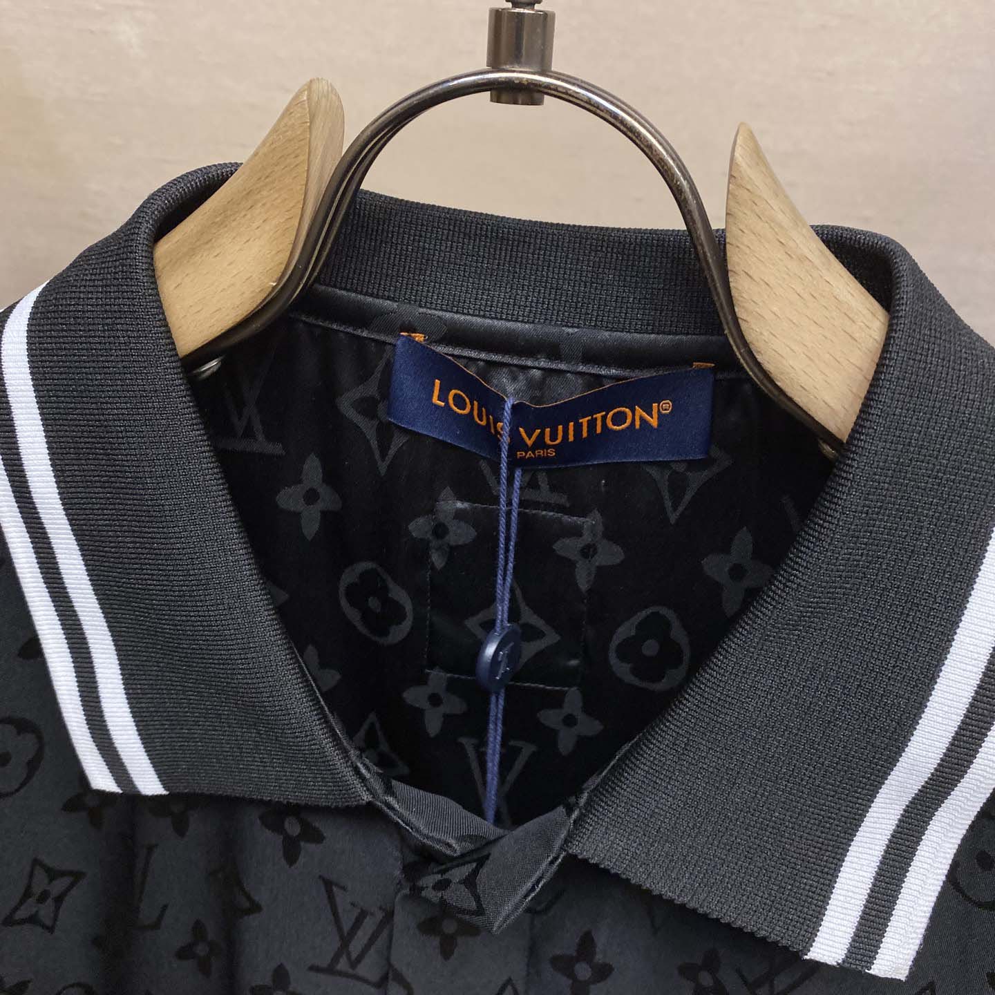Louis Vuitton Monogram Moire Jacquard Short-Sleeved Silk Shirt   1AGTP1 - EUR FASHION