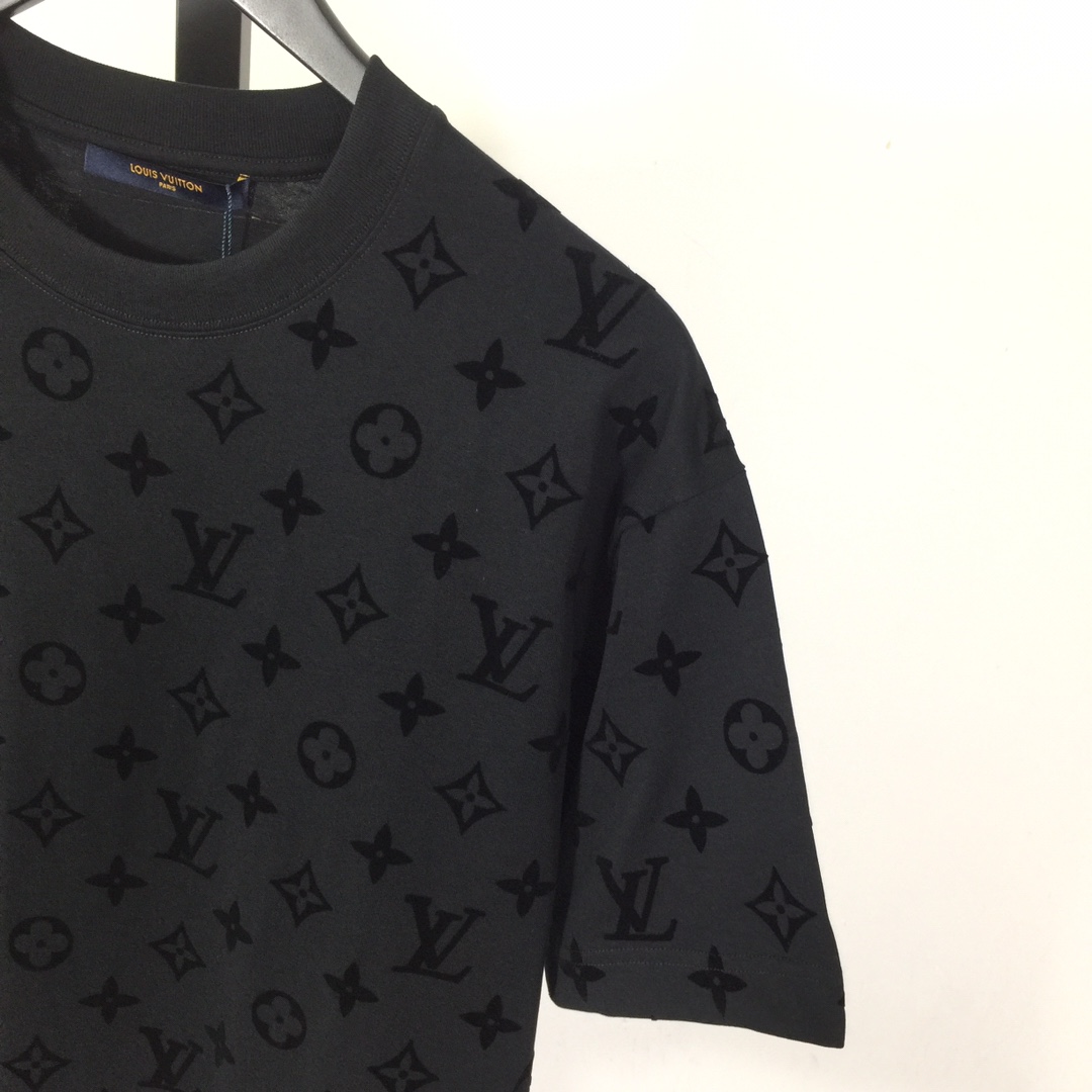 Louis Vuitton Monogram T-shirt - EUR FASHION