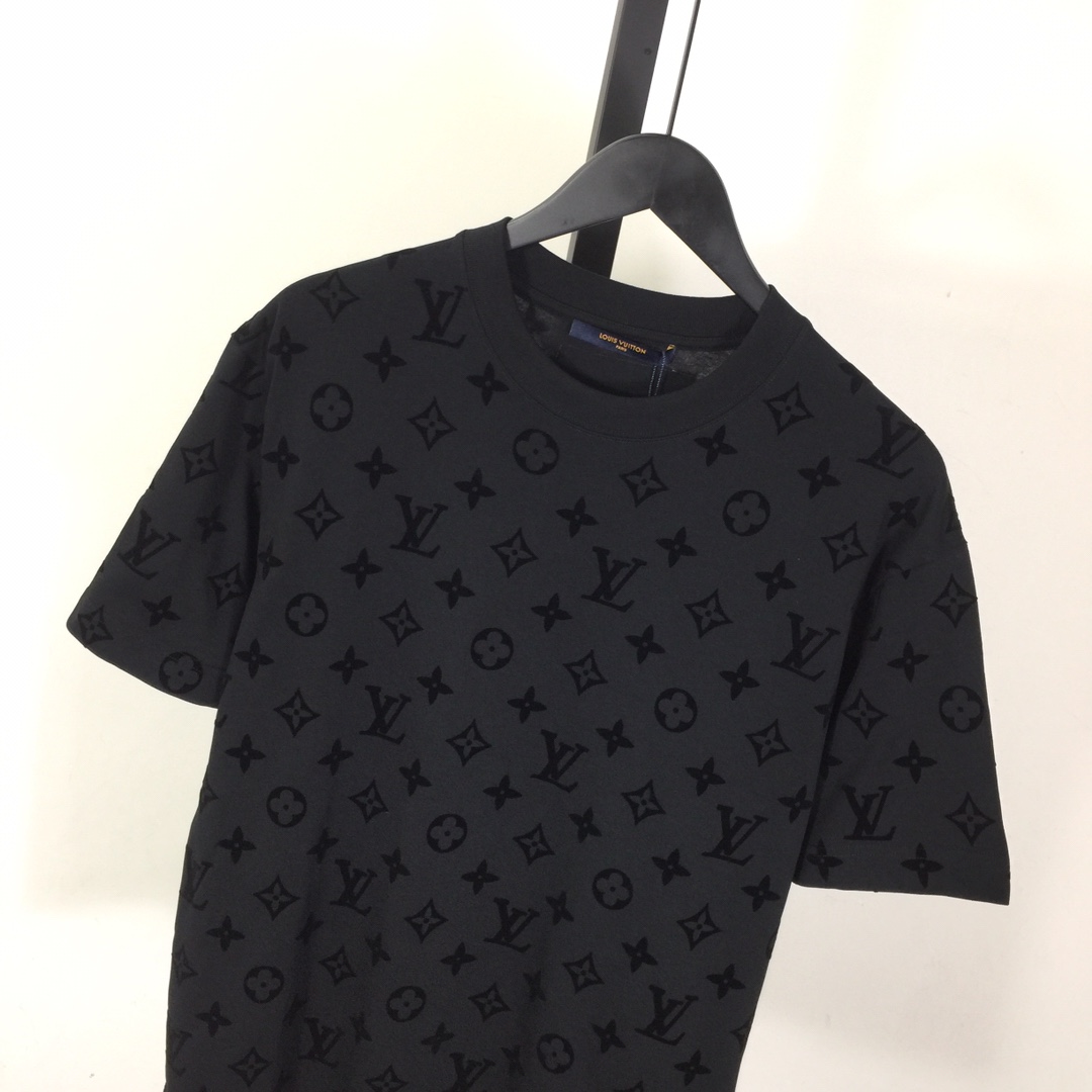 Louis Vuitton Monogram T-shirt - EUR FASHION