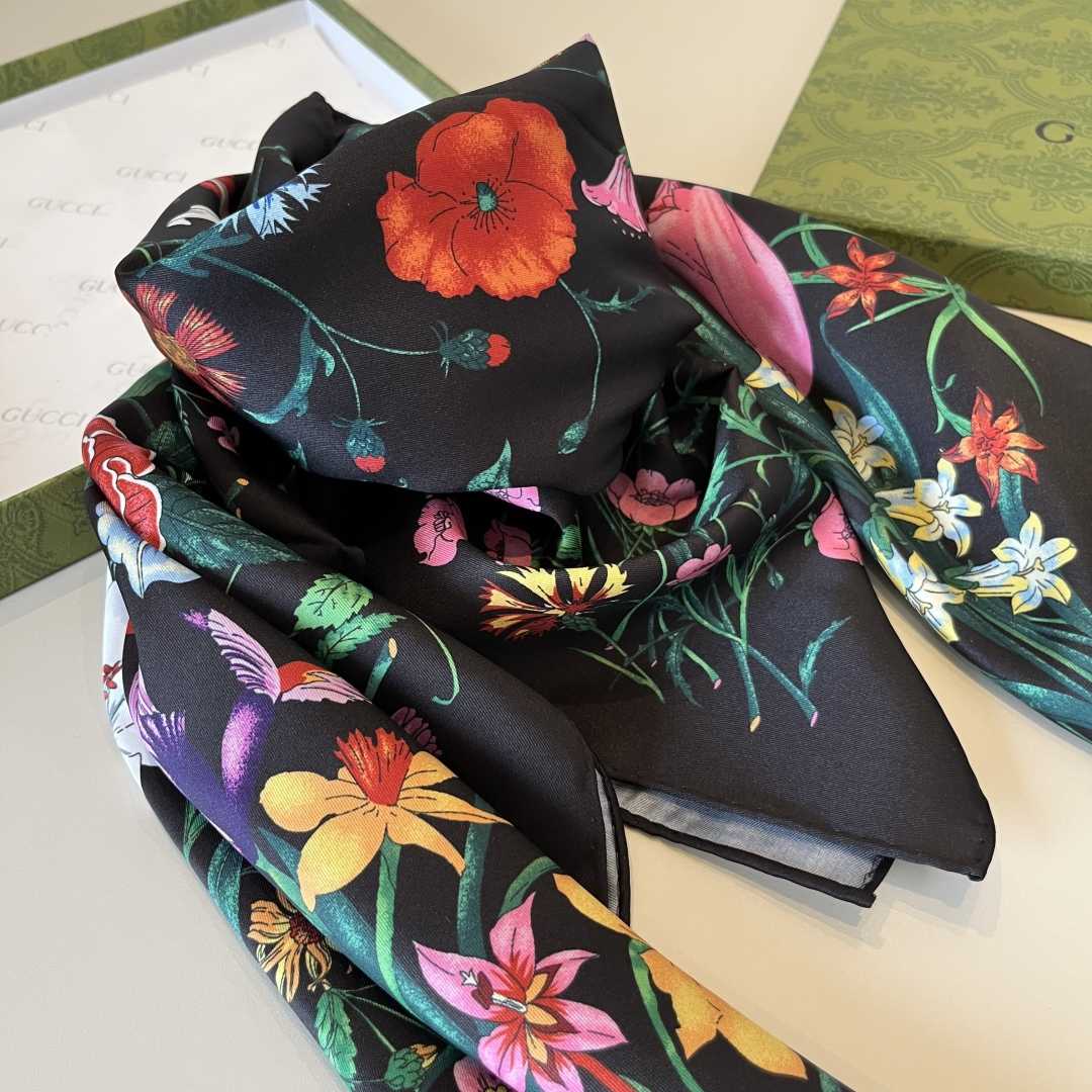 Gucci Printed Silk Twill Carré - EUR FASHION