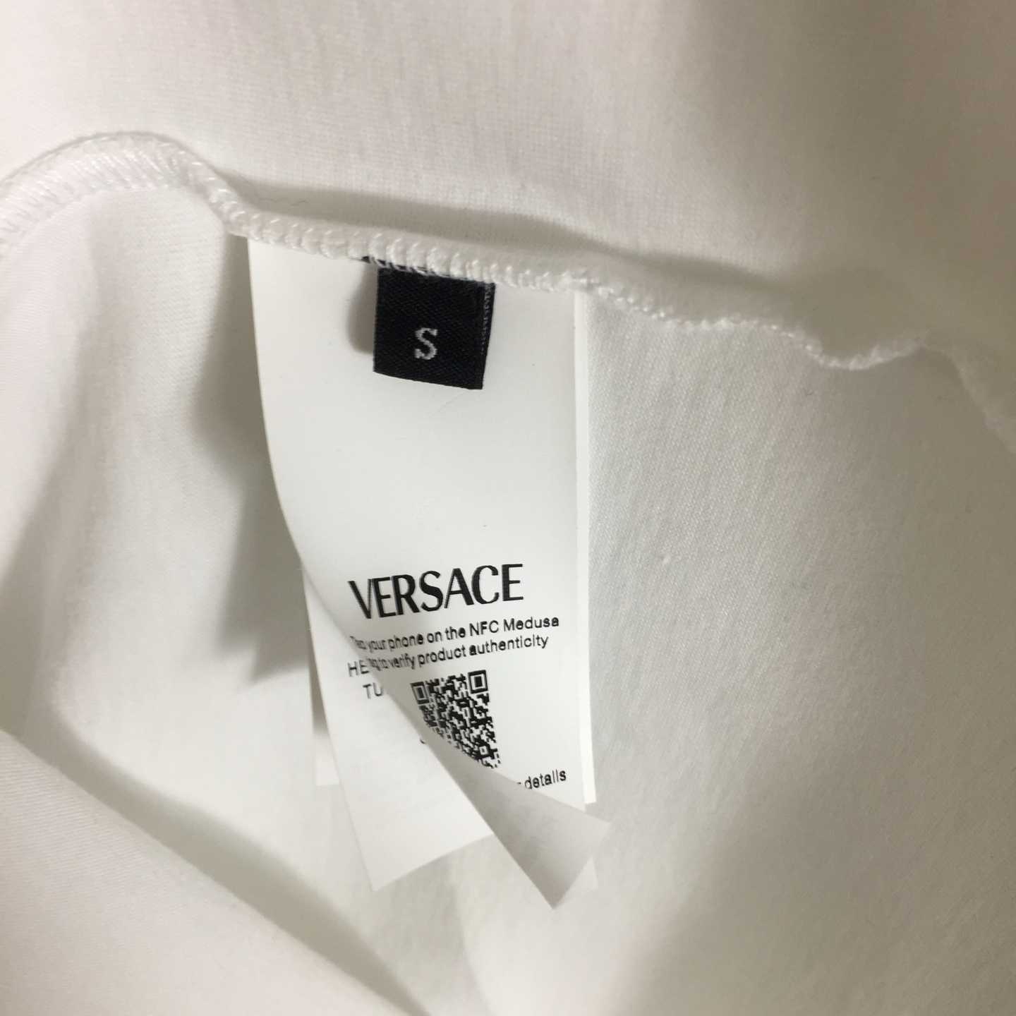Versace Medusa T-shirt  - EUR FASHION