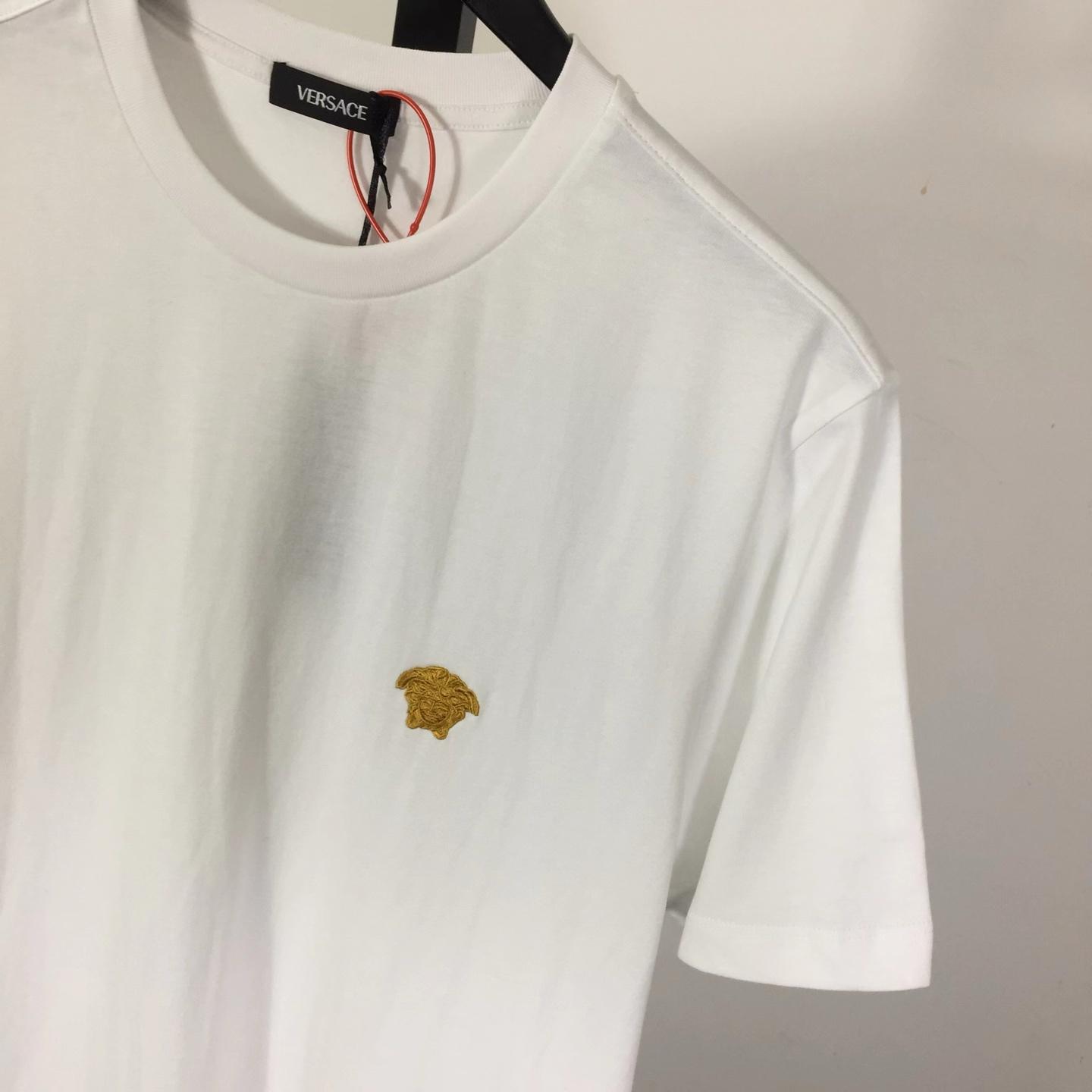 Versace Medusa T-shirt  - EUR FASHION