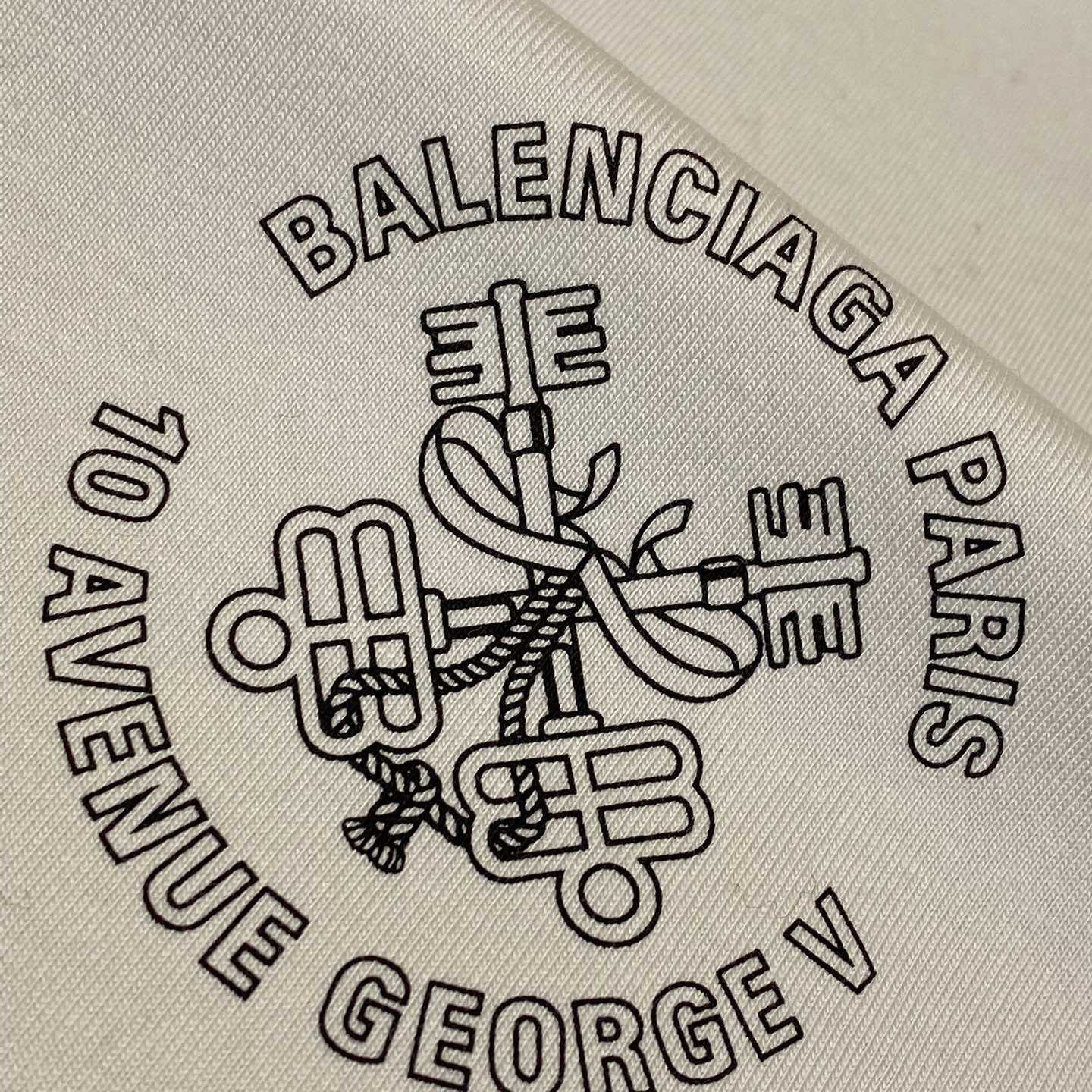 Balenciaga Men's White Oversized Key Crest T-Shirt - EUR FASHION