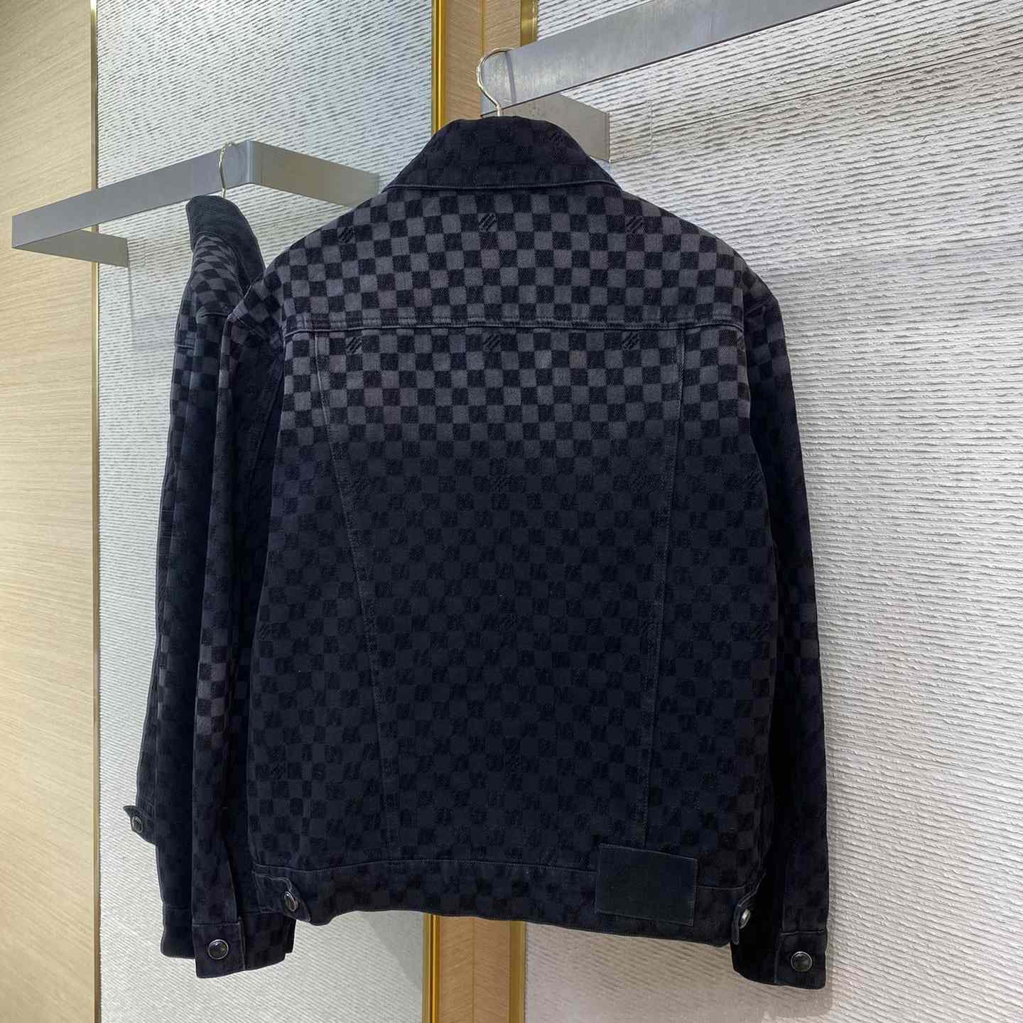 Louis Vuitton Flocked Damier Denim Trucker Jacket   1AHBDV - EUR FASHION