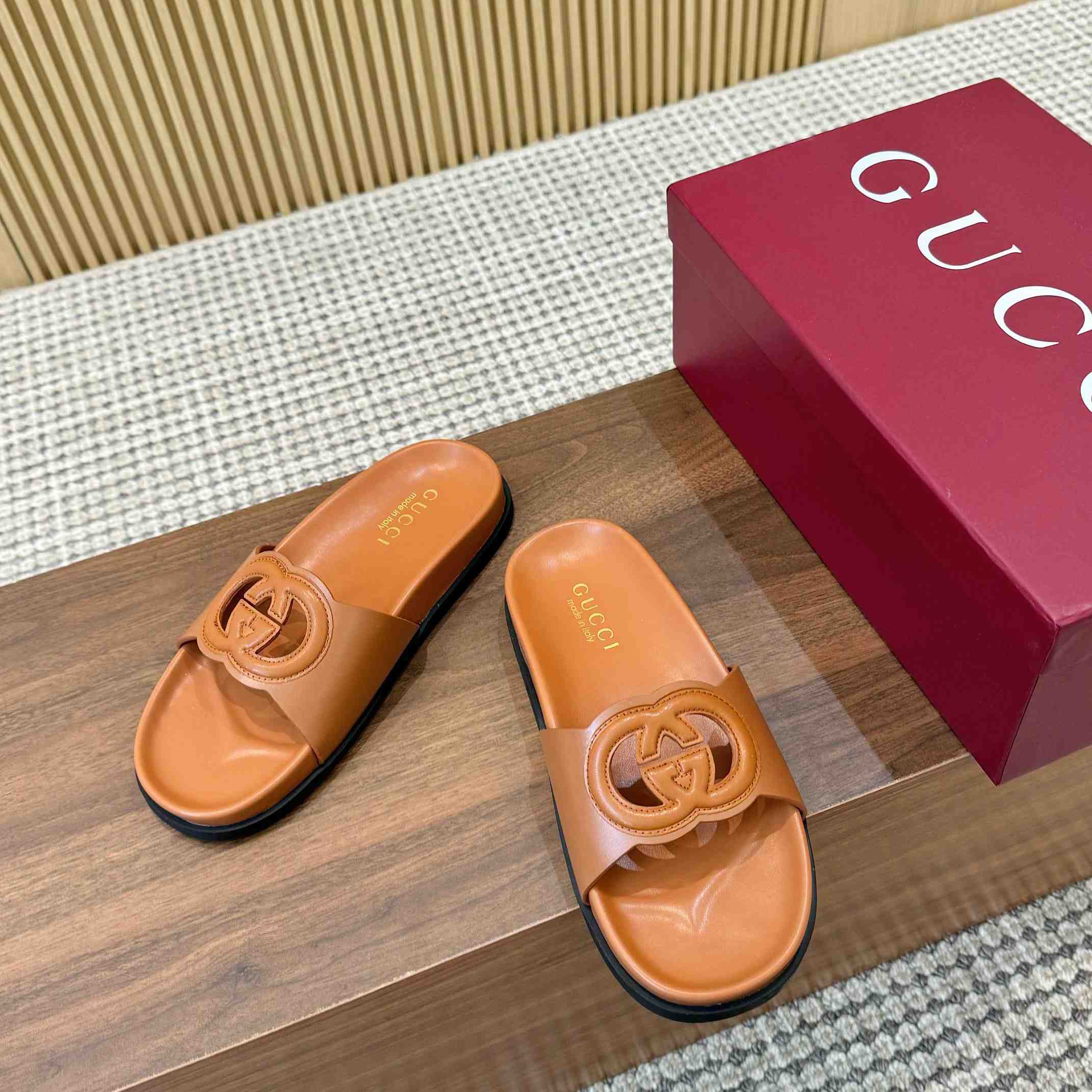 Gucci Women's Interlocking G Slide Sandal - EUR FASHION