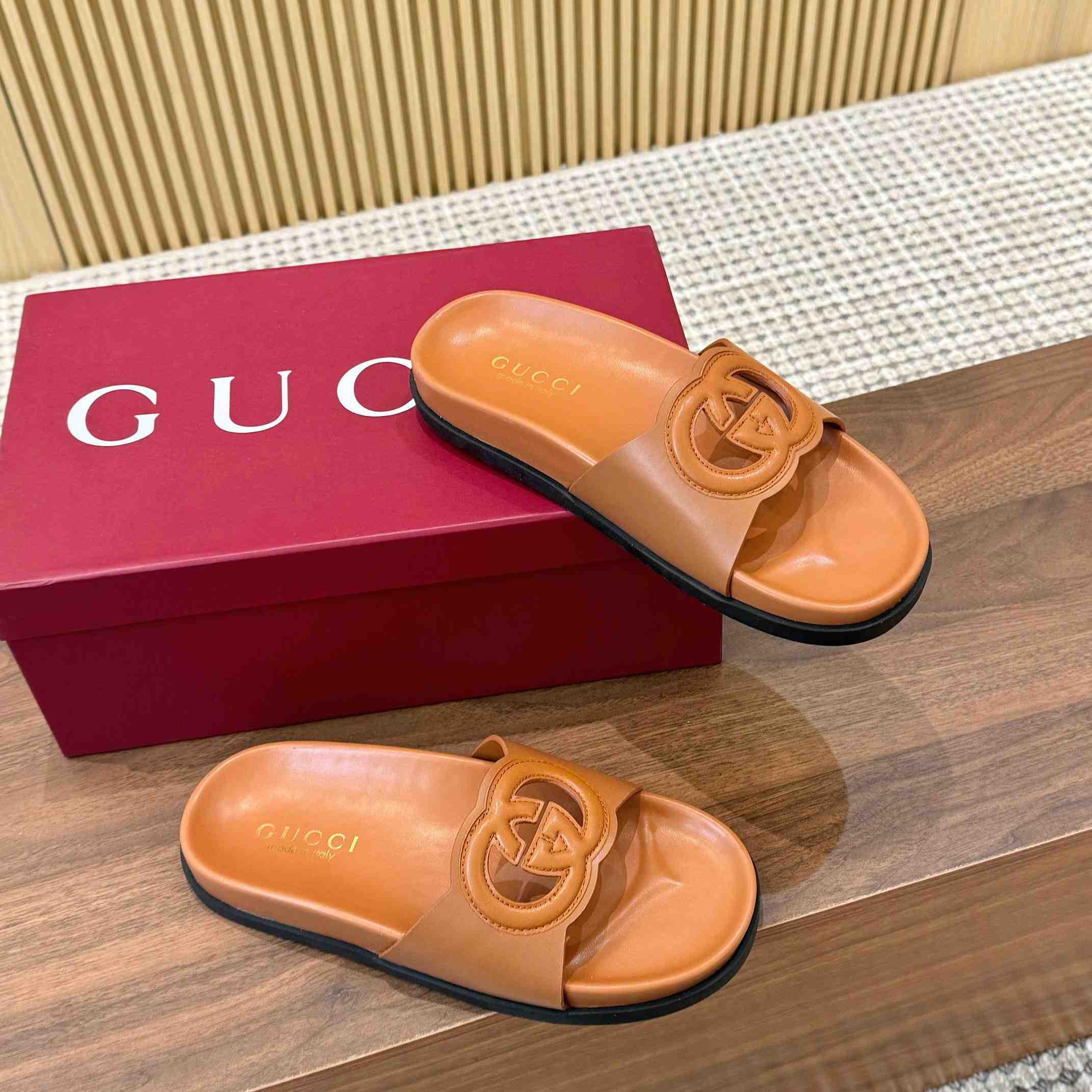 Gucci Women's Interlocking G Slide Sandal - EUR FASHION