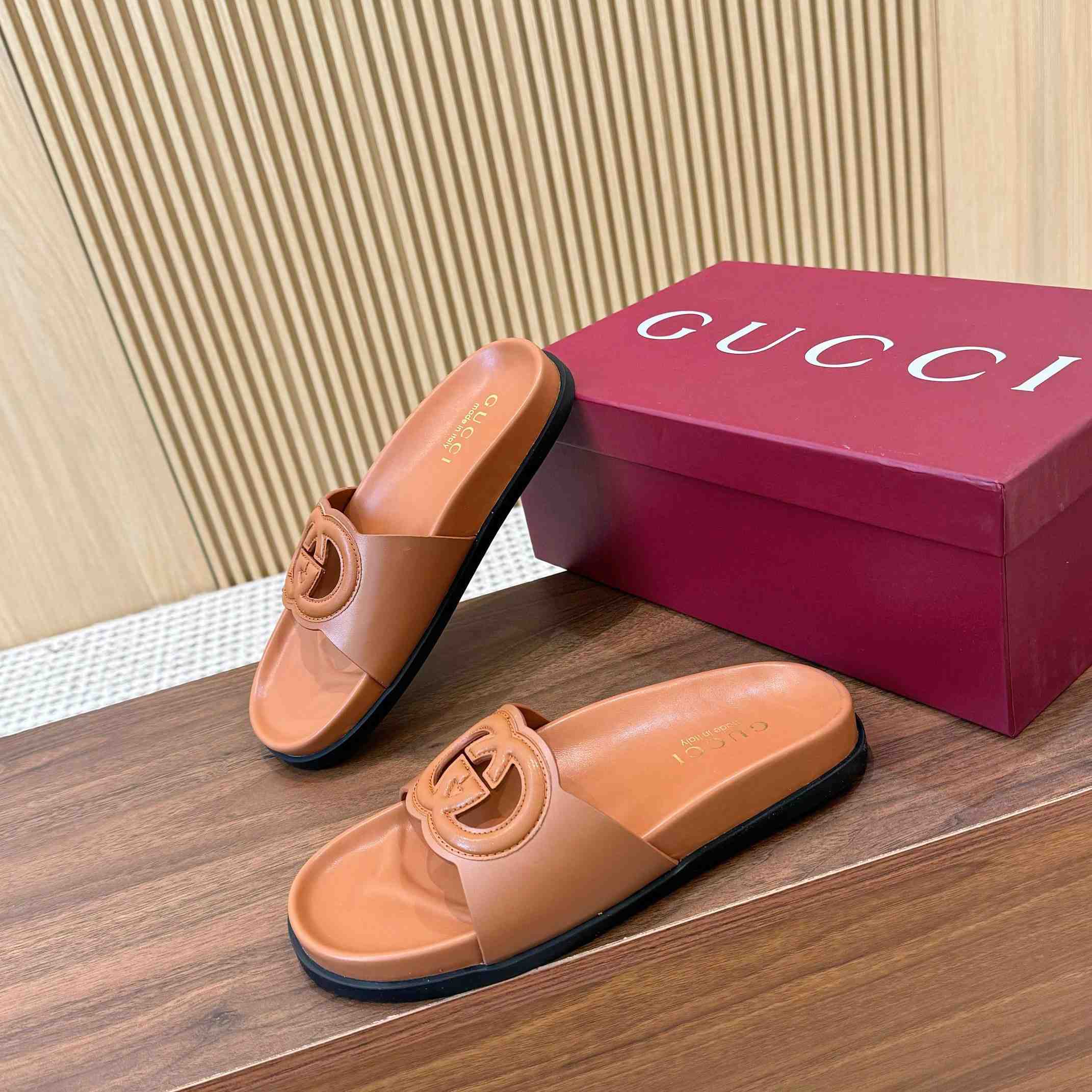 Gucci Women's Interlocking G Slide Sandal - EUR FASHION