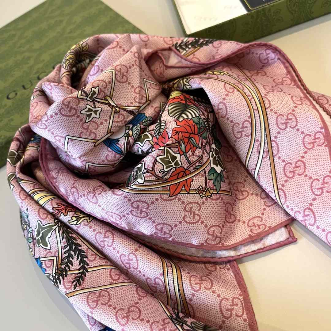 Gucci Printed Silk Carré - EUR FASHION