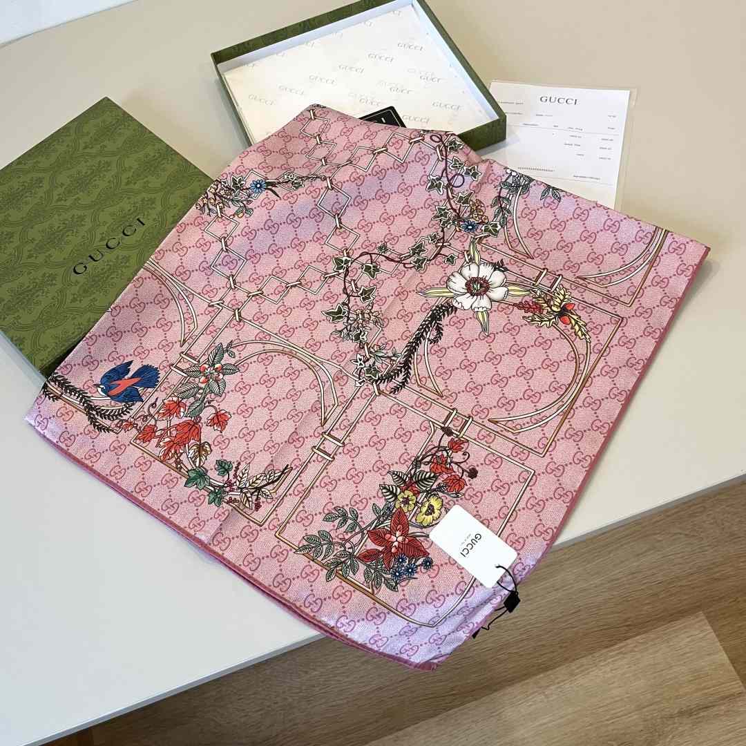 Gucci Printed Silk Carré - EUR FASHION