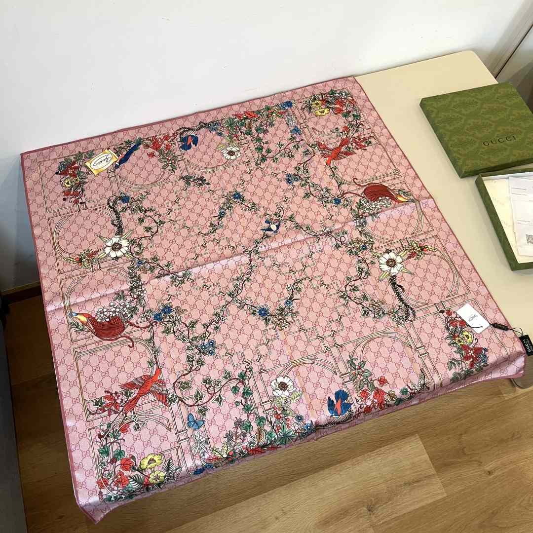 Gucci Printed Silk Carré - EUR FASHION