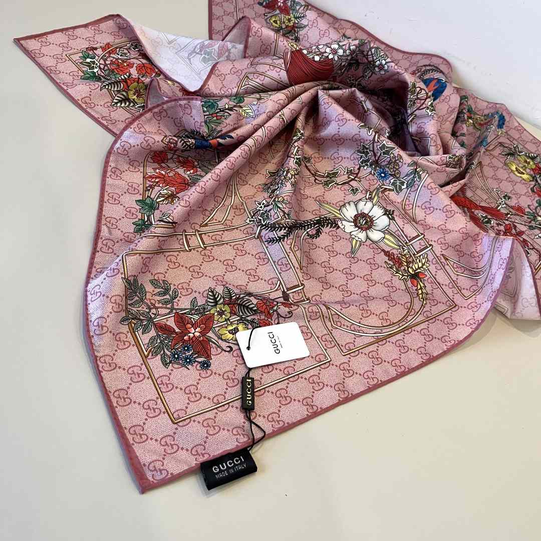 Gucci Printed Silk Carré - EUR FASHION
