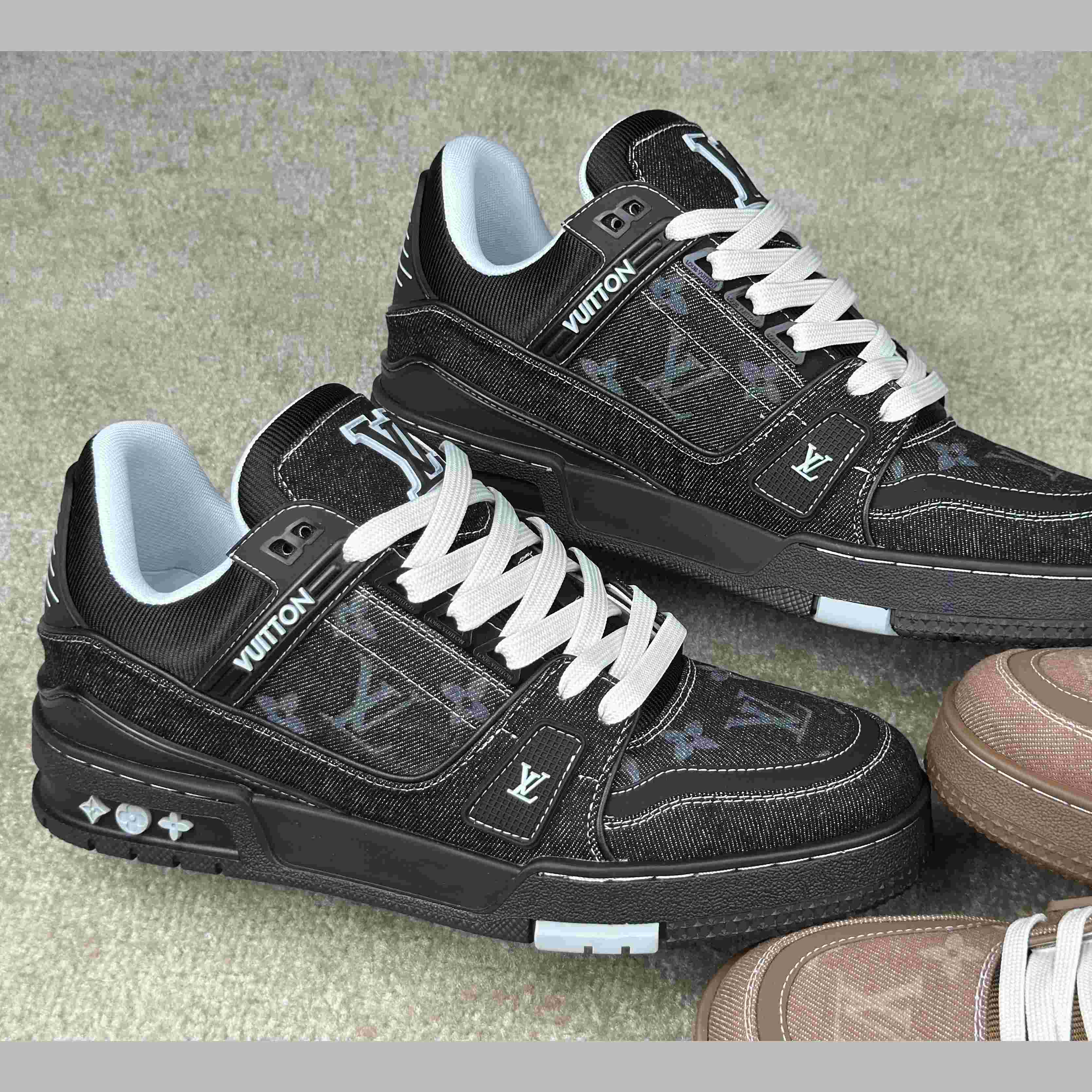 Louis Vuitton LV Trainer Sneaker  1AHSZR - EUR FASHION