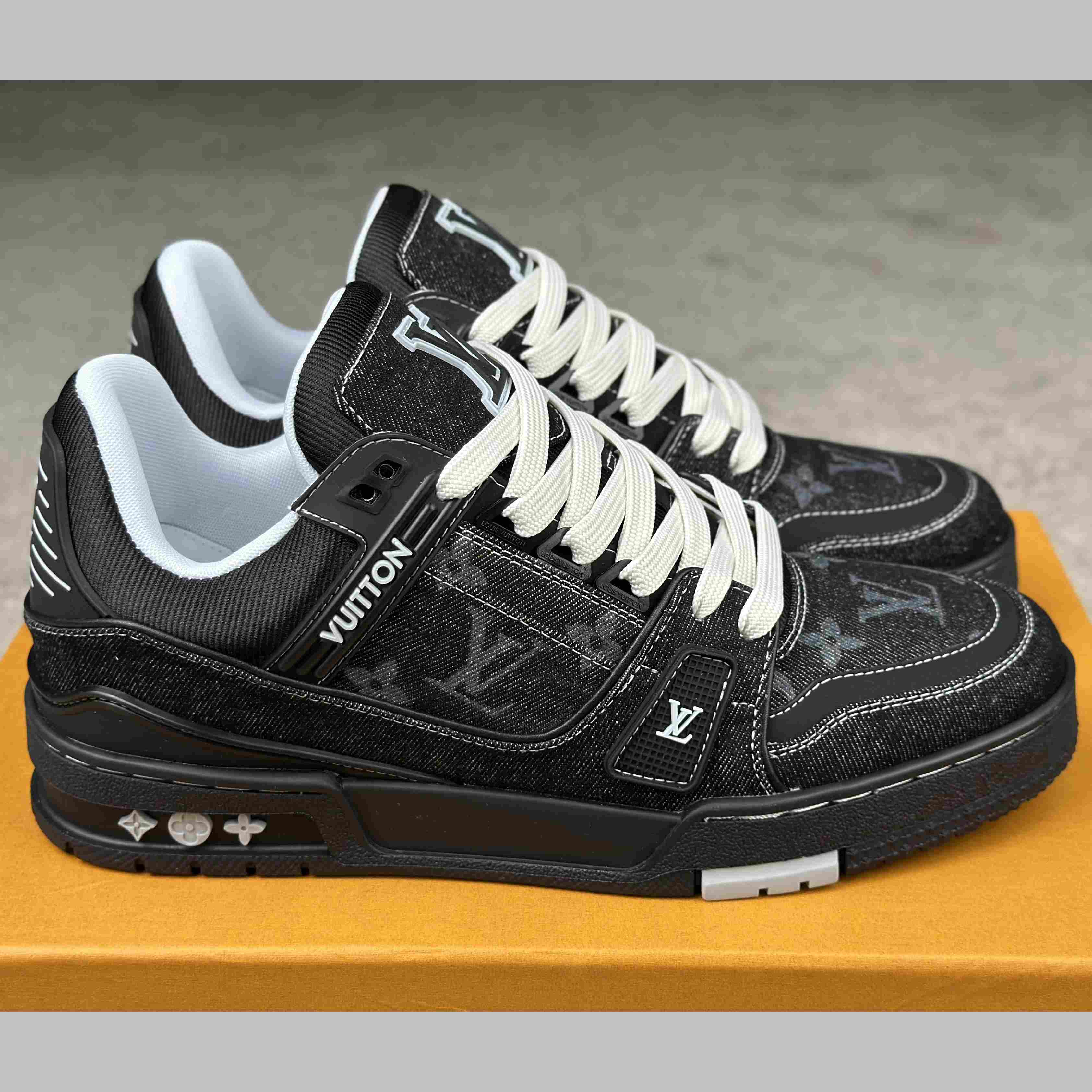 Louis Vuitton LV Trainer Sneaker  1AHSZR - EUR FASHION