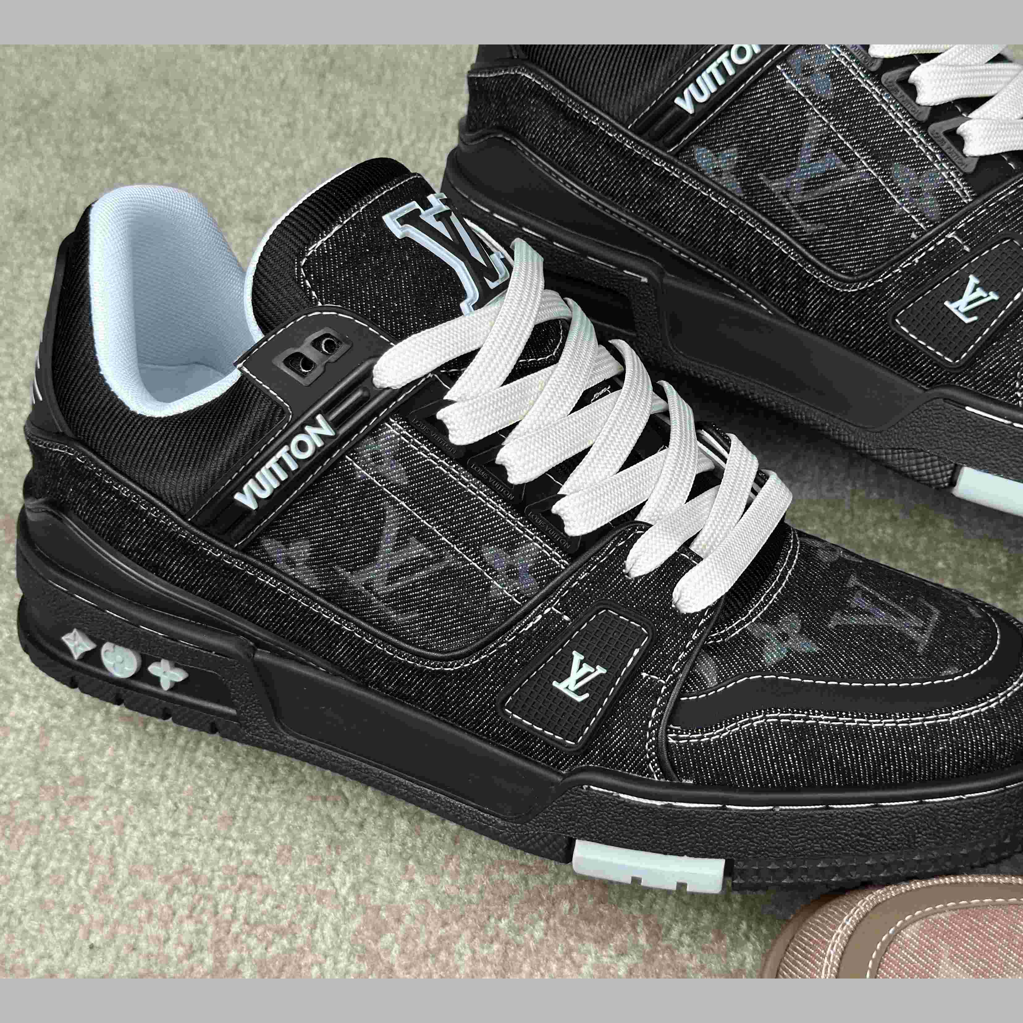 Louis Vuitton LV Trainer Sneaker  1AHSZR - EUR FASHION