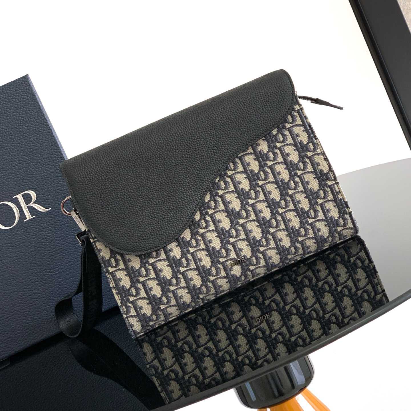 Dior Saddle A5 Triangle Pouch  - EUR FASHION