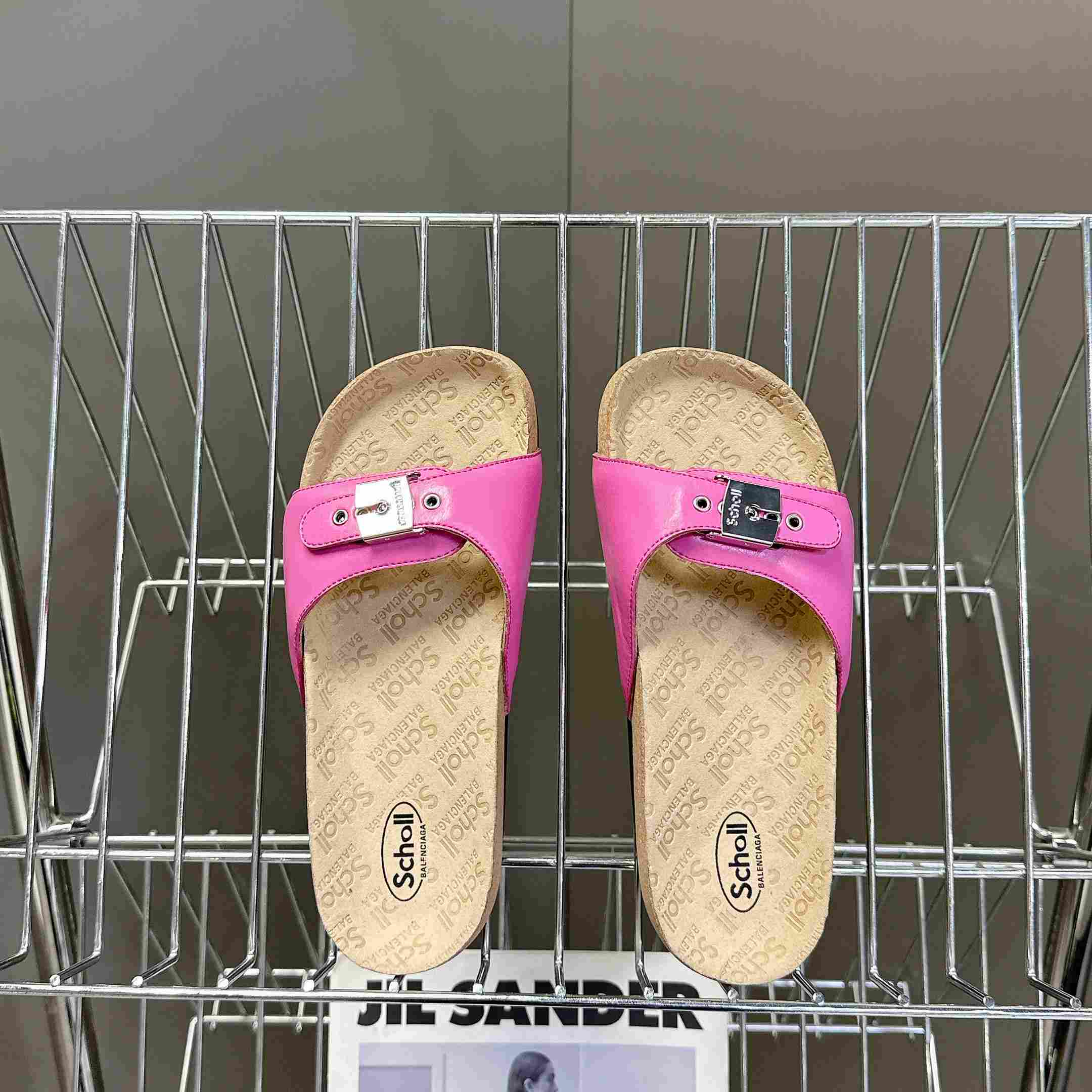 Balenciaga Scholl Flat Sandal In Glossy Pink - EUR FASHION