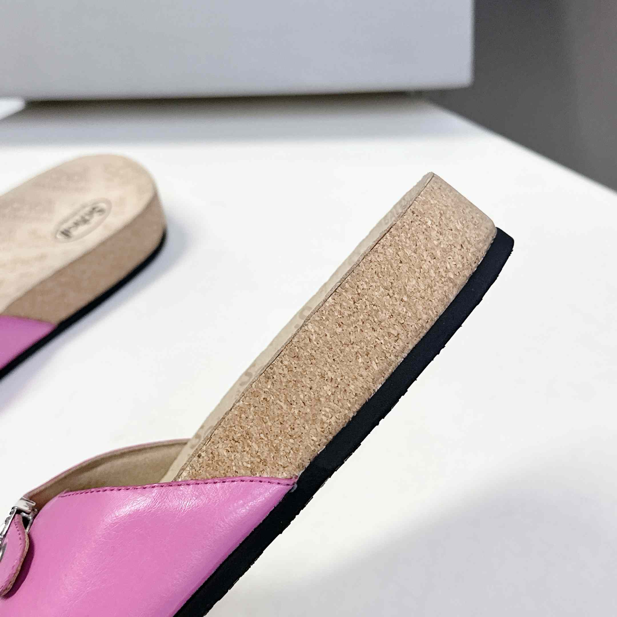 Balenciaga Scholl Flat Sandal In Glossy Pink - EUR FASHION
