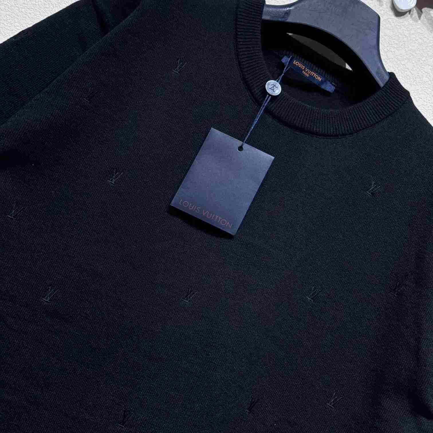 Louis Vuitton LV Blason Embroidered Short-Sleeved Crewneck   1AHVPR - EUR FASHION