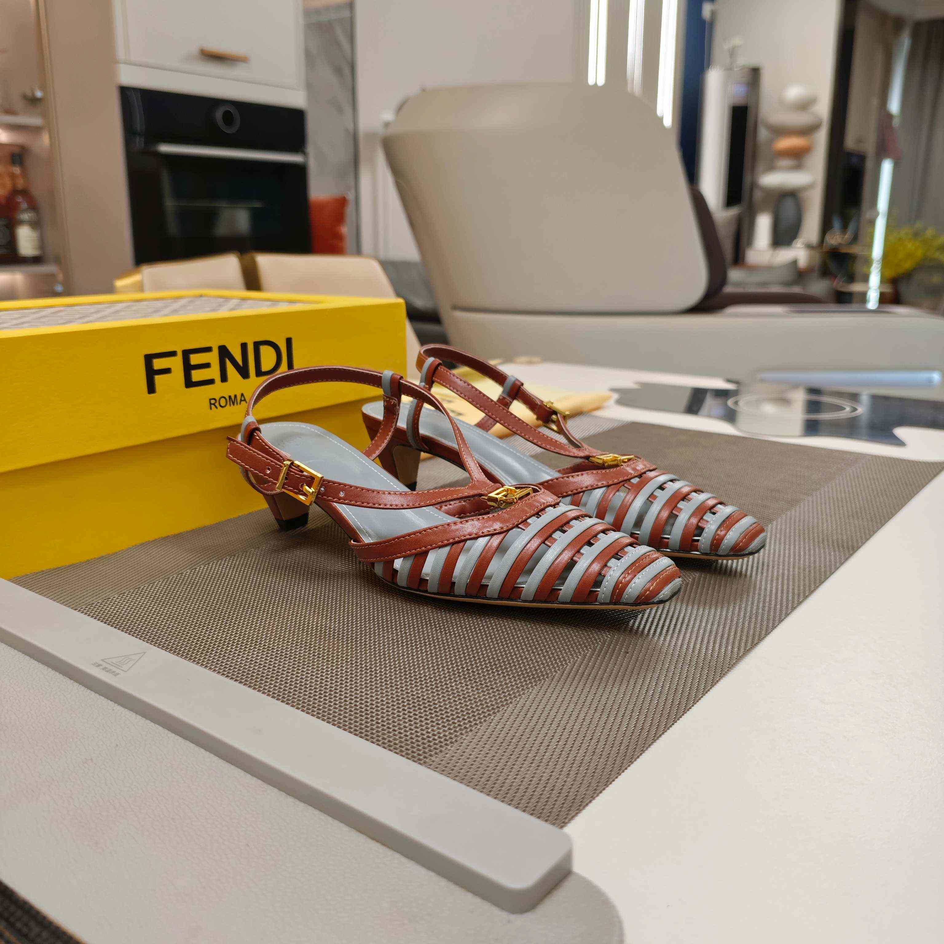 Fendi FFold Brown And Matcha Green Leather Low-heeled Slingbacks - EUR FASHION