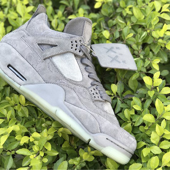 KAWS x Air Jordan 4 “Cool Grey”      - EUR FASHION