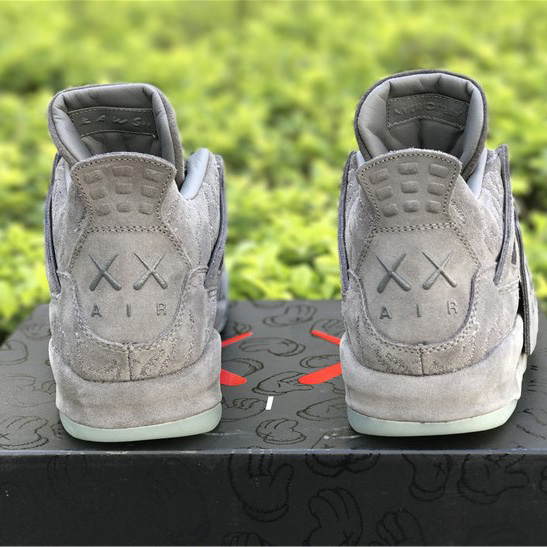 KAWS x Air Jordan 4 “Cool Grey”      - EUR FASHION