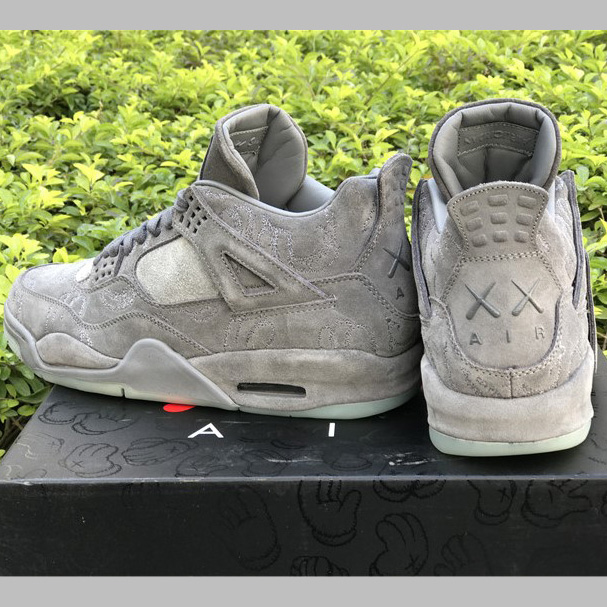 KAWS x Air Jordan 4 “Cool Grey”      - EUR FASHION