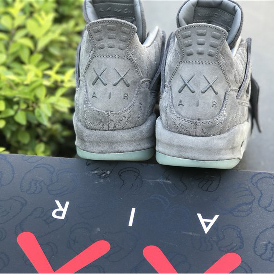 KAWS x Air Jordan 4 “Cool Grey”      - EUR FASHION