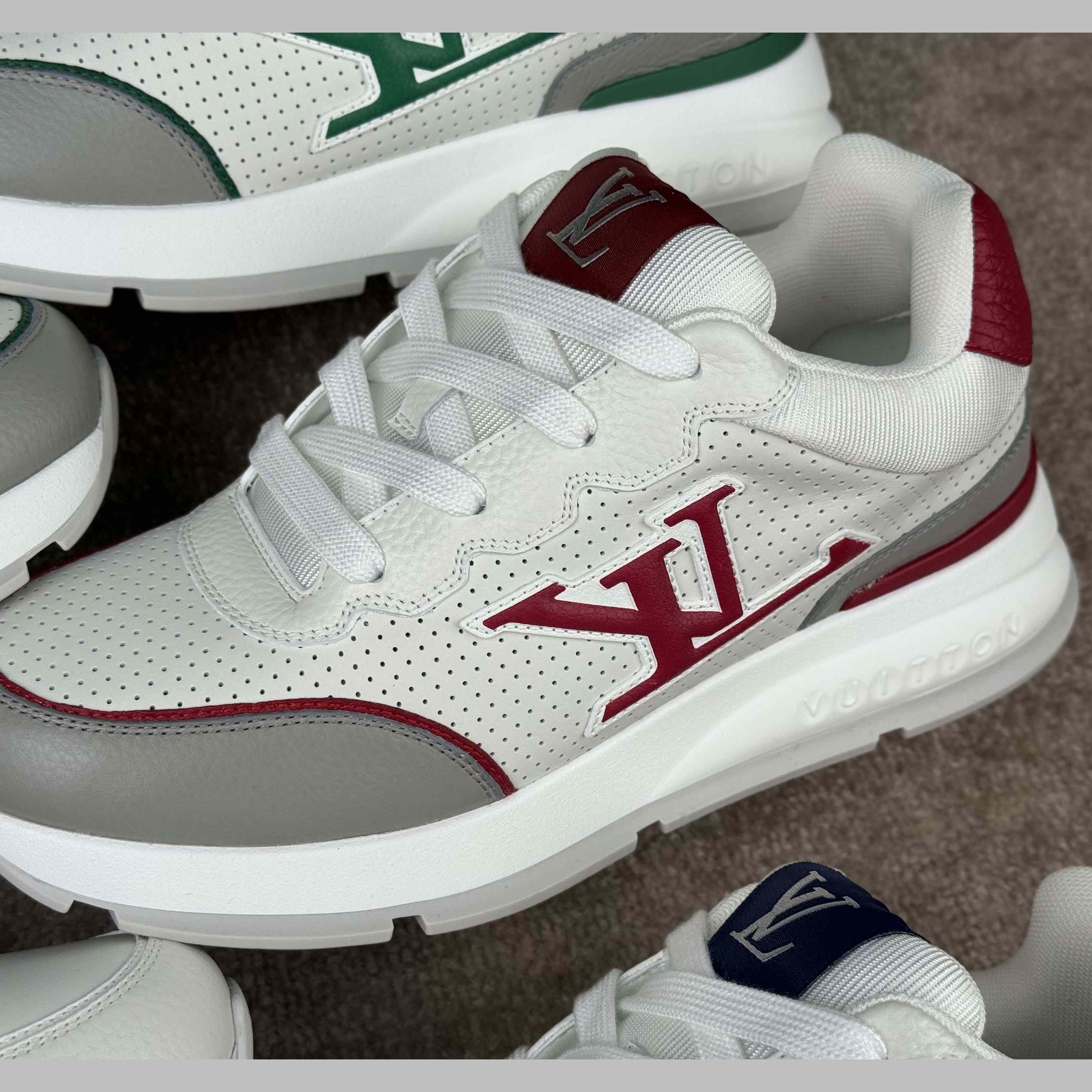 Louis Vuitton LV Classic Sneaker    - EUR FASHION